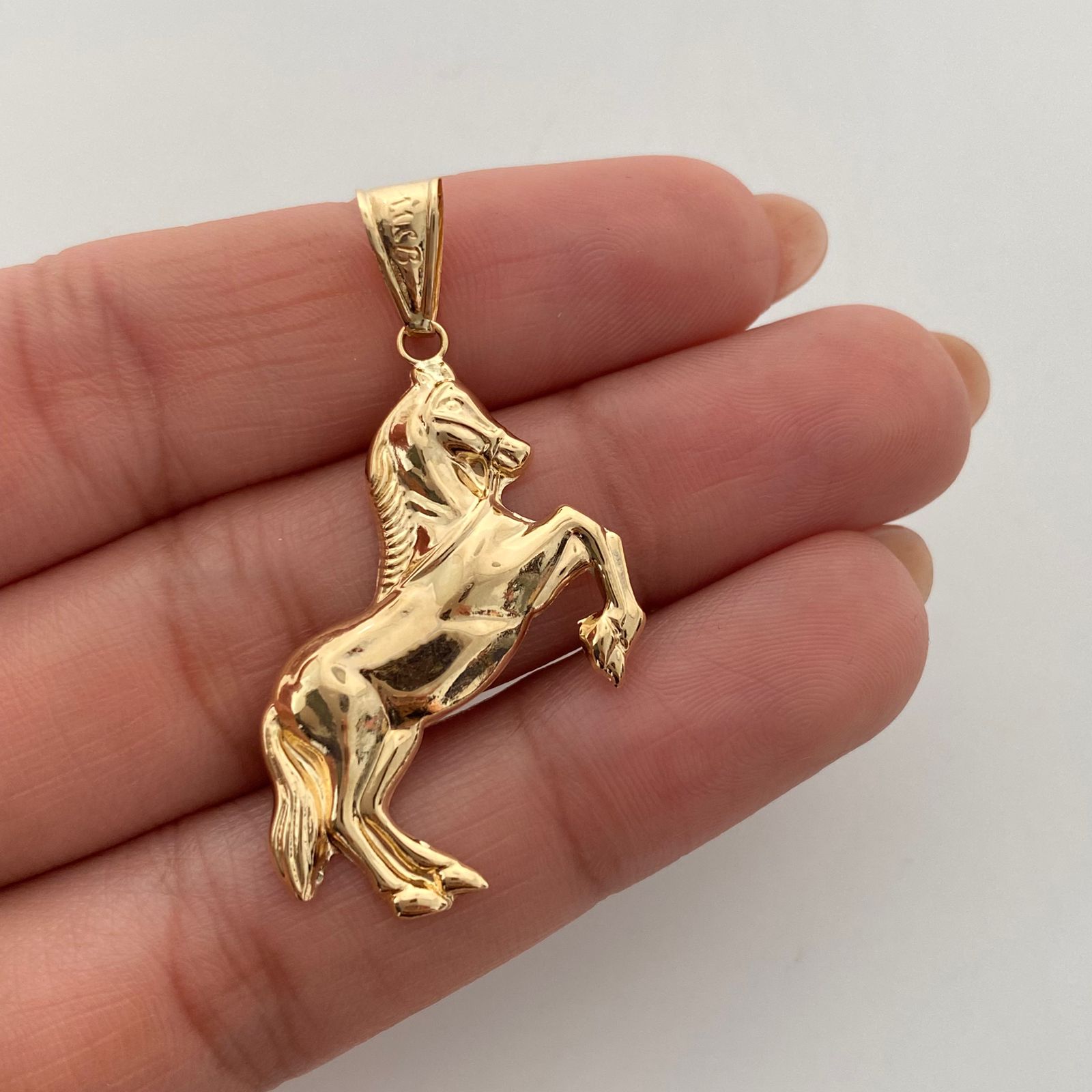 Dije caballo  Oro amarillo 18k 1,85 Gr / 26,9 mm / 4,2 Cm
