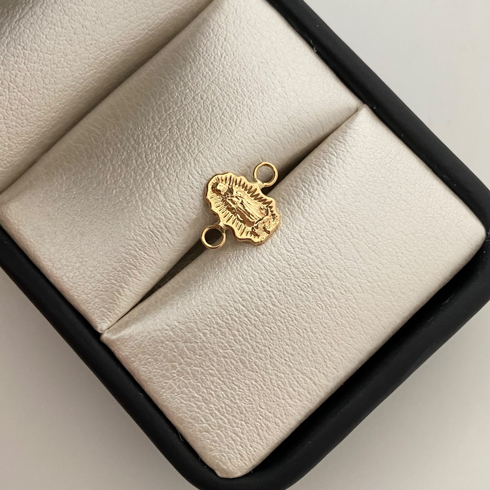 Herraje Virgen Guadalupe Silueta Oro amarillo 18k 0,35 Gr / 1,3 Cm