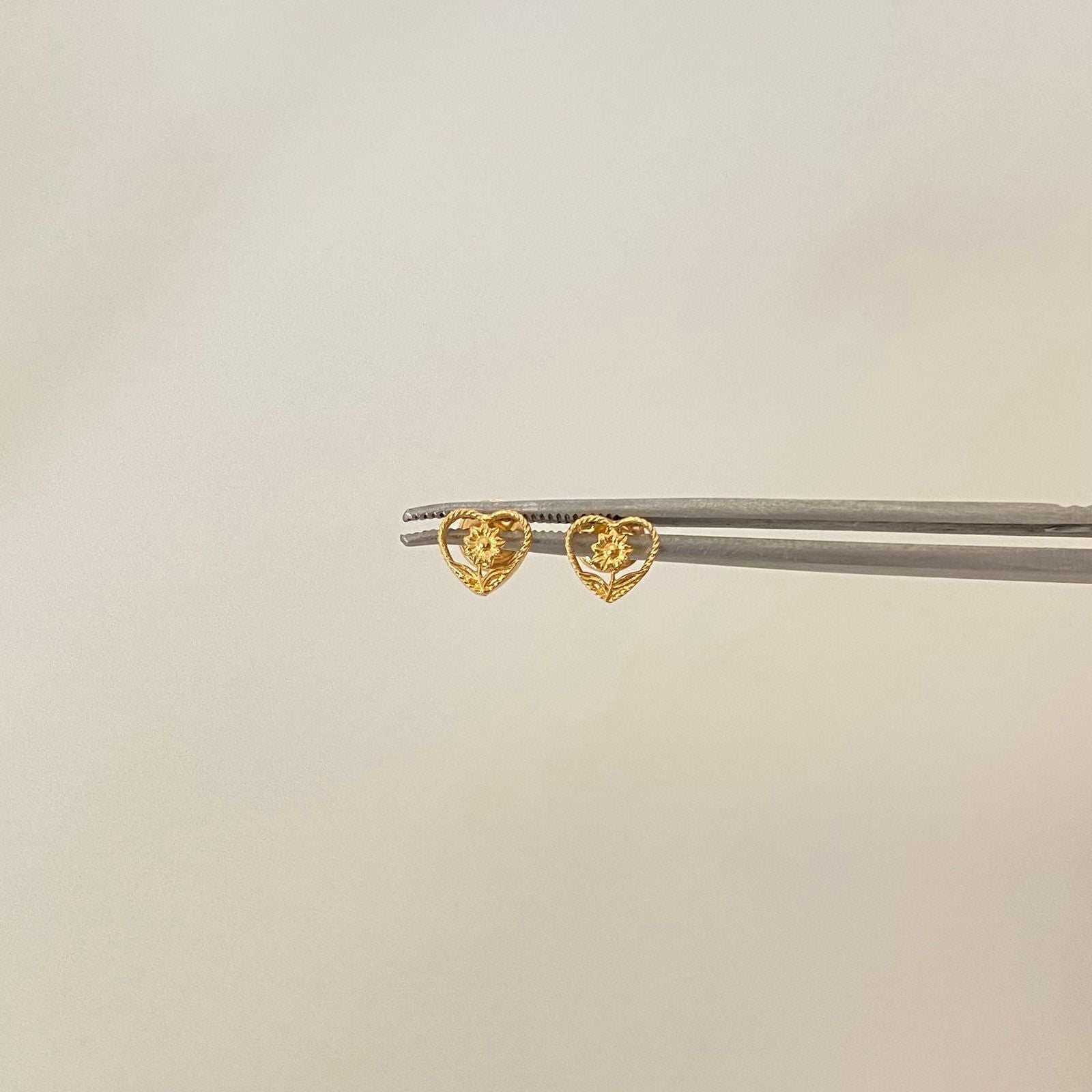 Topos silueta corazón fondo girasol Oro amarillo 18k 0,9 Gr / 6,7 mm