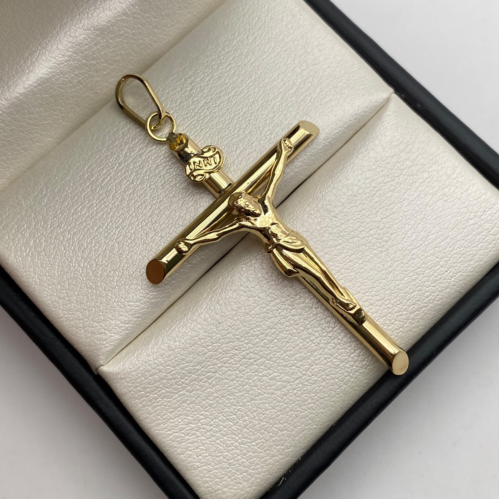 Dije  cruz cristo tubular  Oro amarillo 2,8 Gr / 5,5 Cm