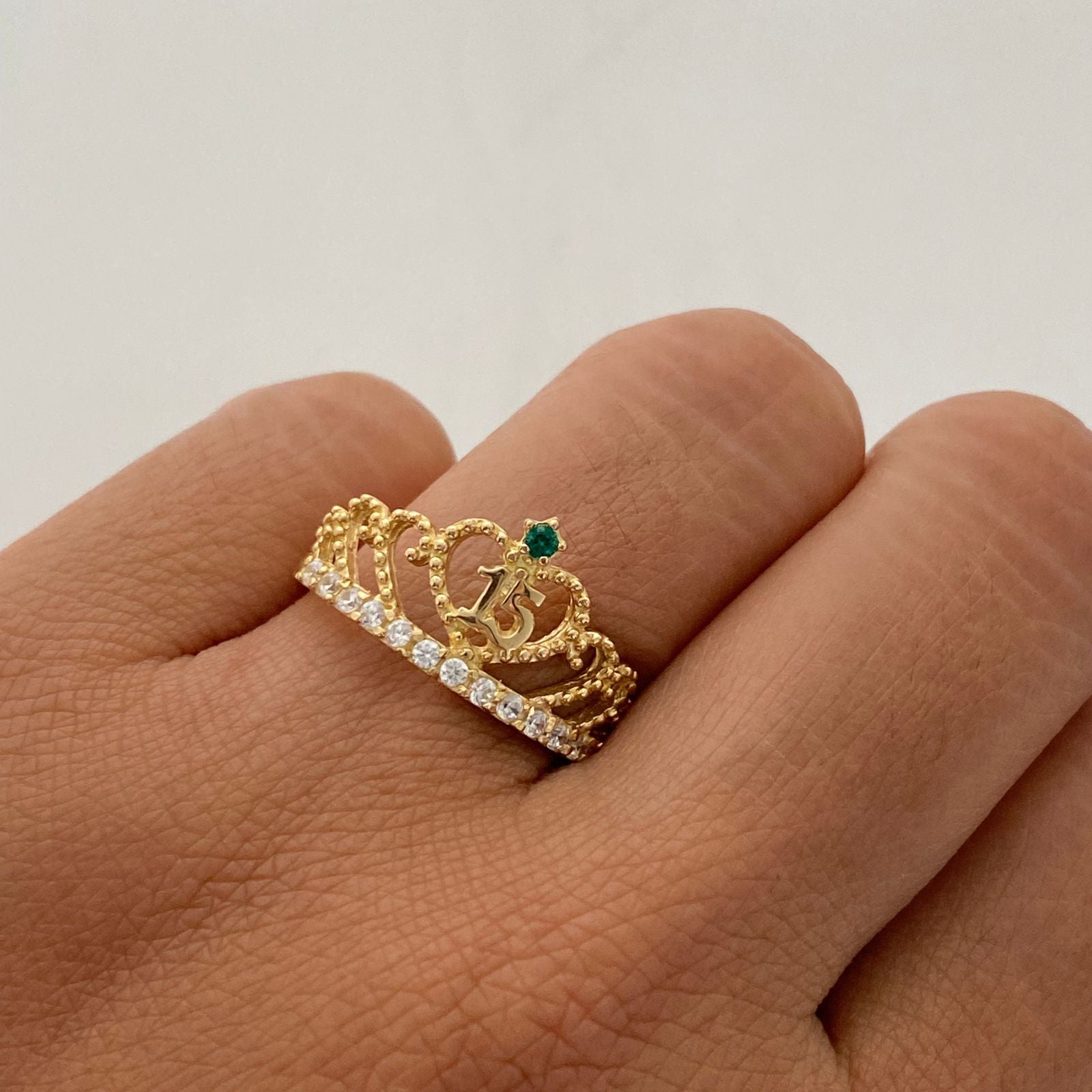 Anillo 15 Corona Circones blancos y verdes Oro amarillo 18k / Talla 8 / 2,7 Gr