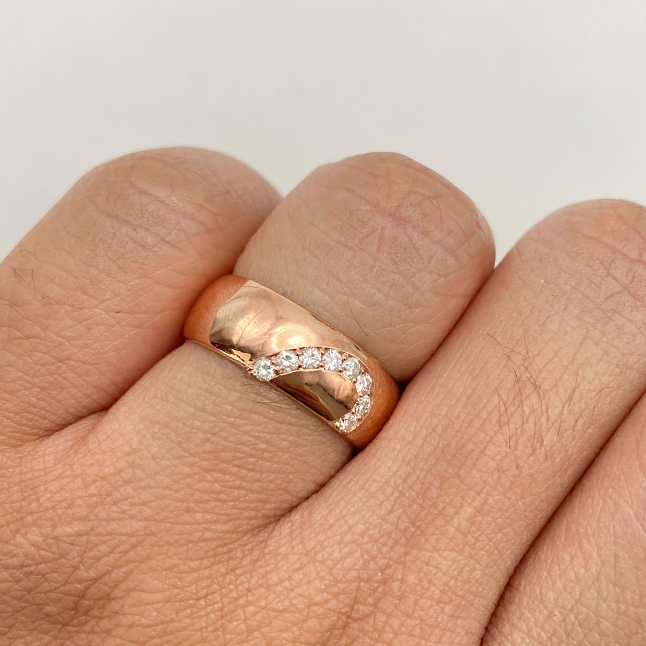 Anillo Argolla de matrimonio (POR FABRICACION)  corazon con diamantes 1.8 mm  Oro amarillo 18k / Talla 10/ 7 / 15,8 Gr / 7 mm