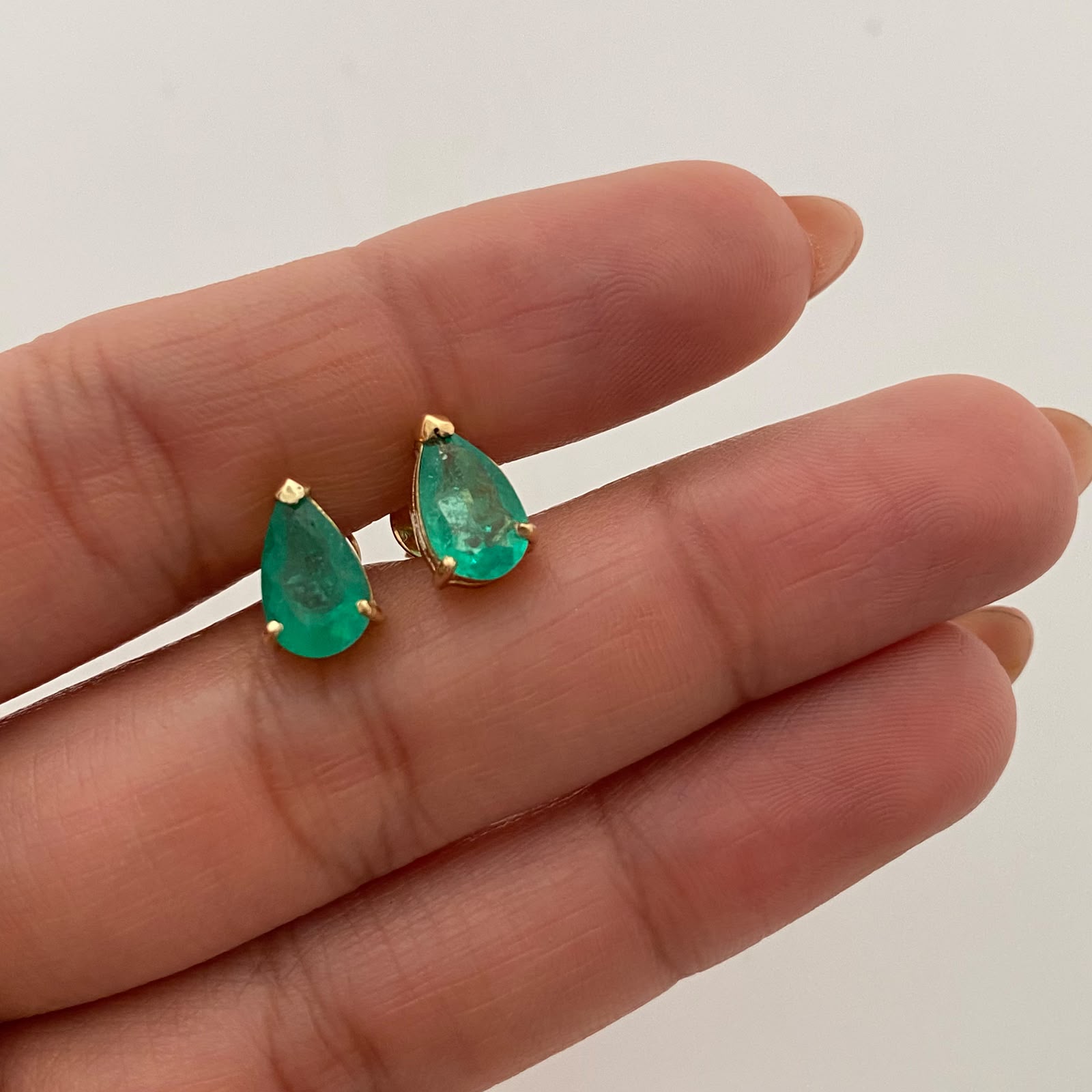 Topos Gota 1.52 puntos De Esmeralda Oro amarillo 18k 2,9 Gr / 6,4 mm