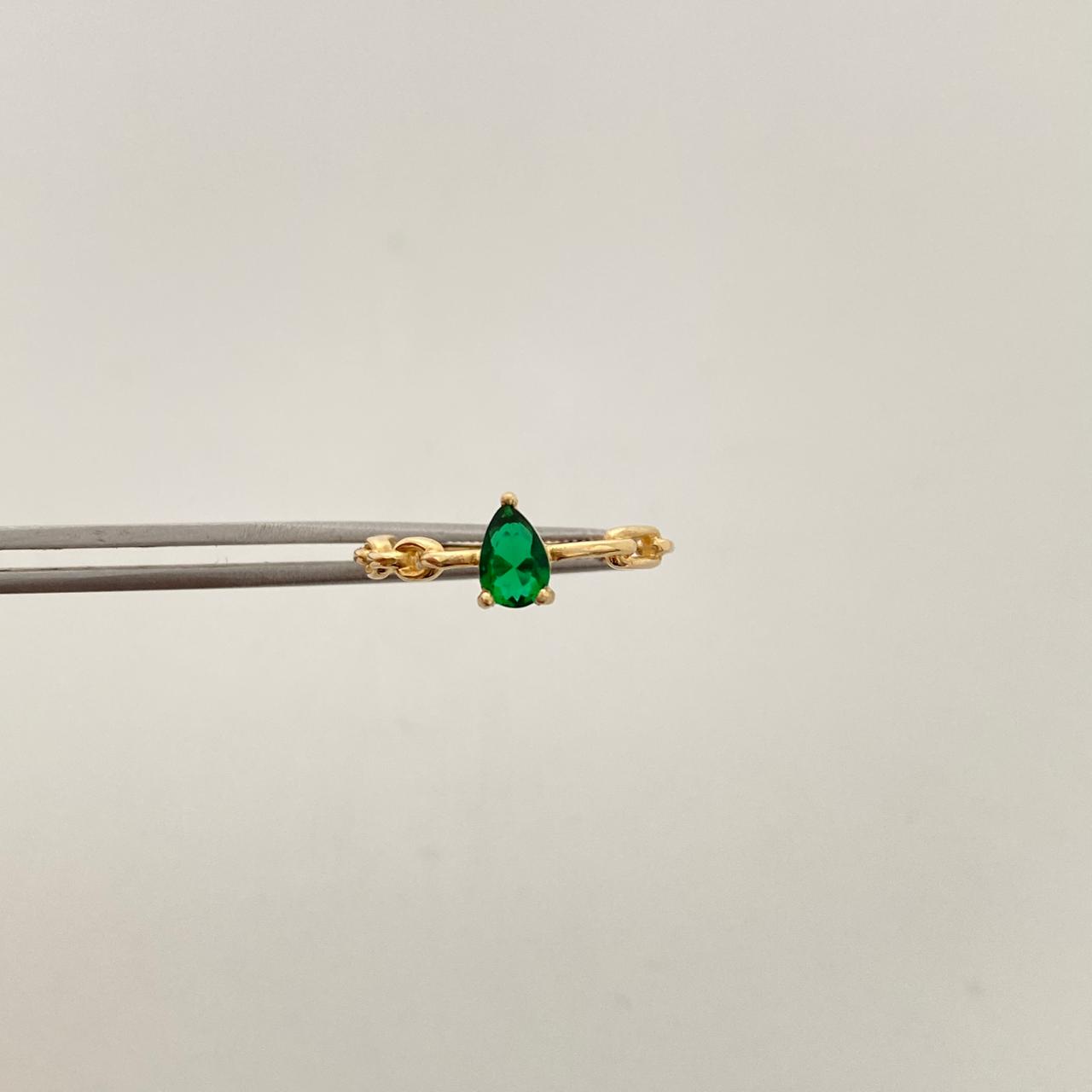 Anillo en gota con swarovski verde  Oro amarillo 18k / Talla 5 1/4 / 1,4 Gr