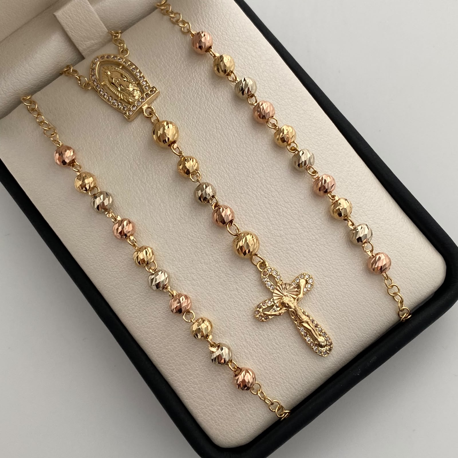Rosario Virgen de Guadalupe Casting Tres oros 18k 15,7 Gr / 4,9 mm / 60 Cm