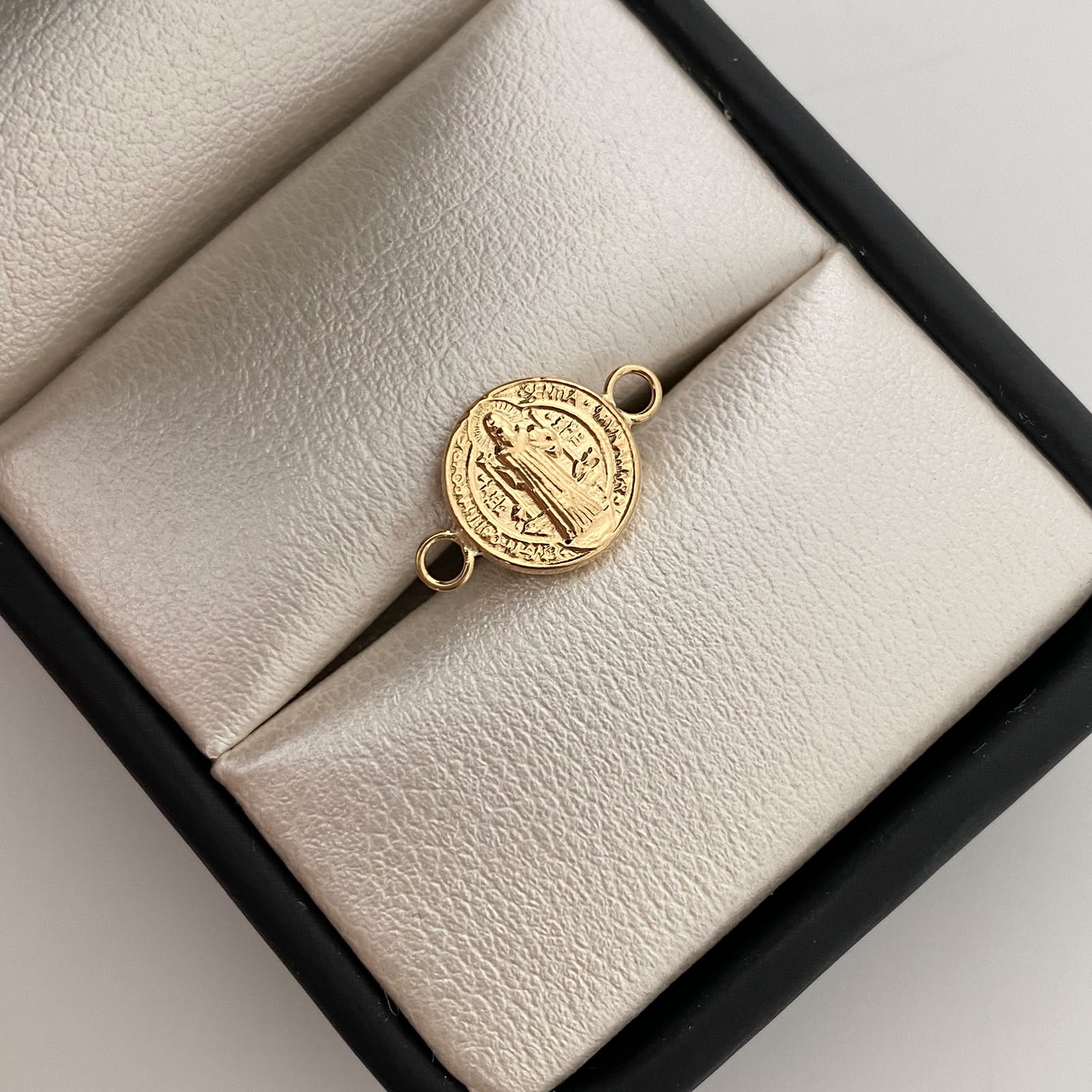 Herraje San benito Oro amarillo 18k 0,45 Gr / 1,5 Cm