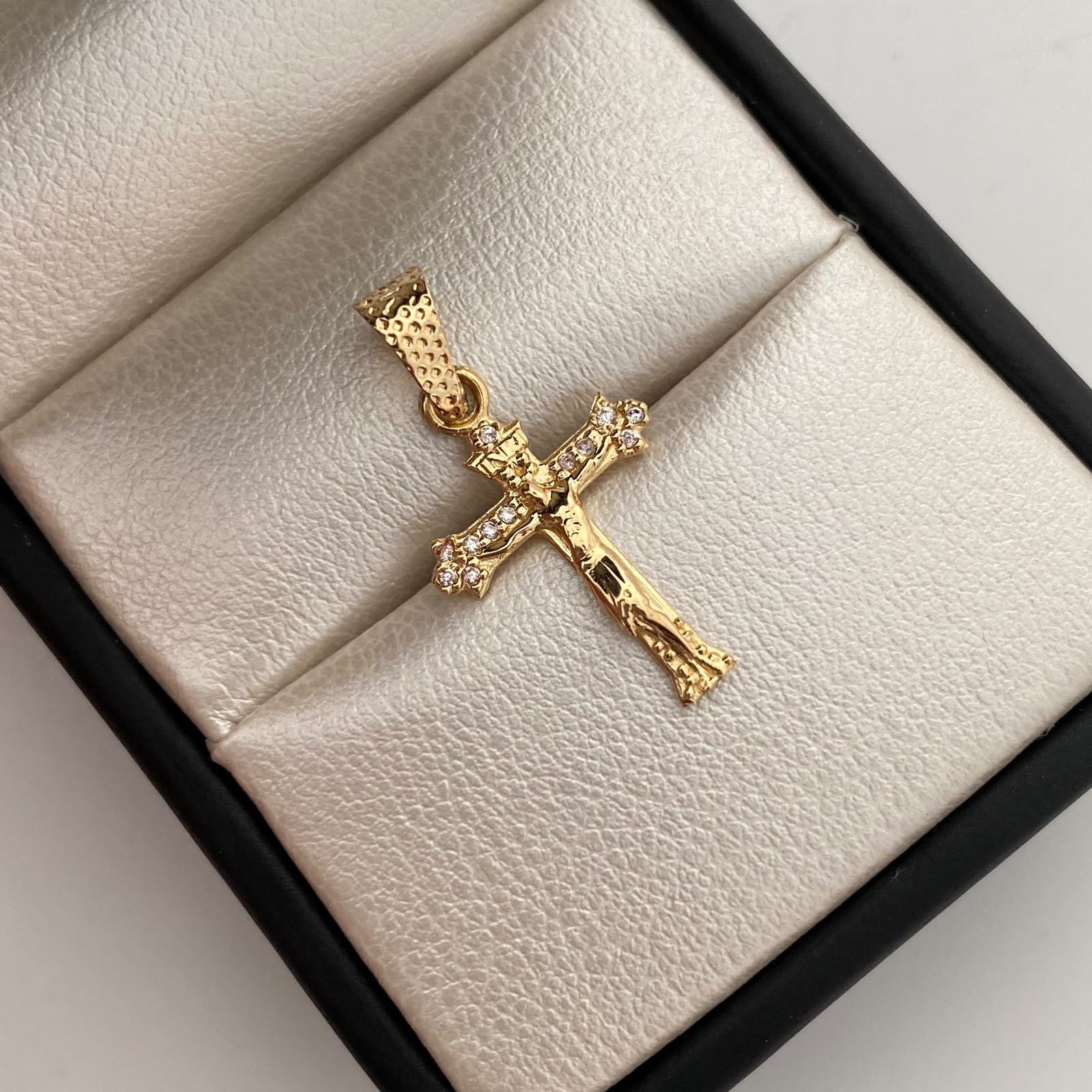 Dije Cruz Cristo Casting Oro amarillo 18k 1,3 Gr / 14,2 mm / 2,7 Cm