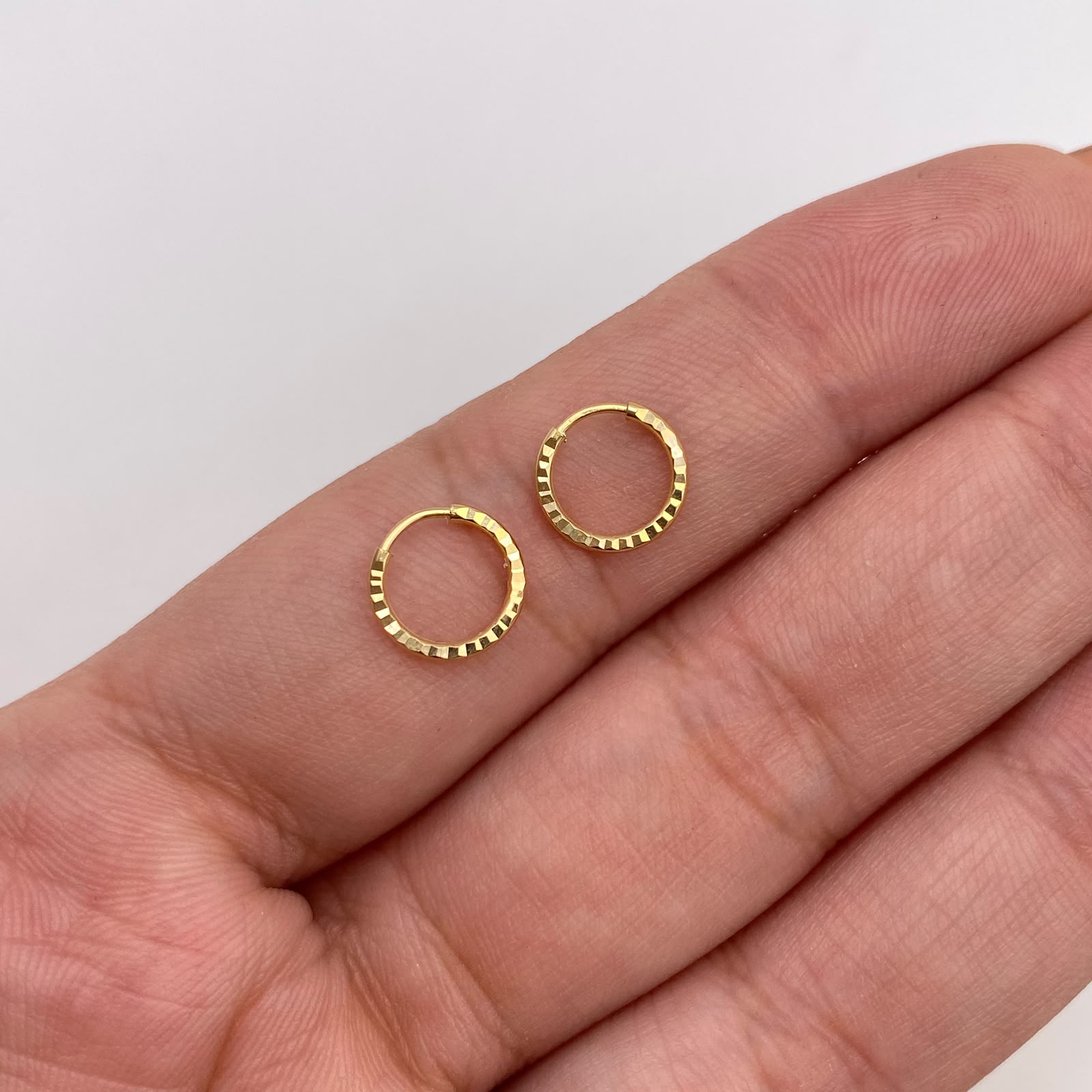 Candonga imperdible diamantadas Oro amarillo 18k 0,42 Gr / 0,8 Cm