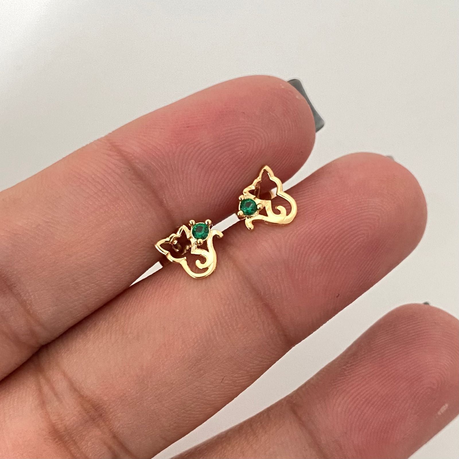 Topos silueta gato circon verde Oro amarillo 18k 0,80 Gr / 7,0 mm