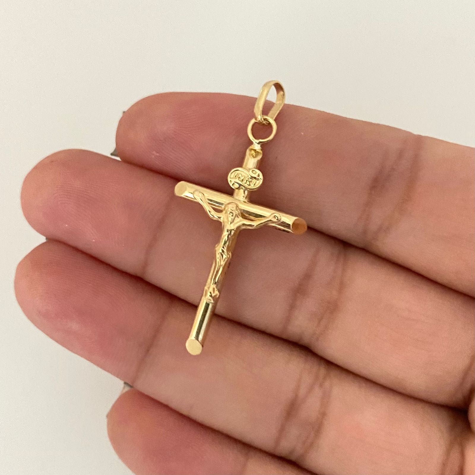 Dije cruz cristo tubular Oro amarillo 18k 1,25 Gr / 4,0 Cm