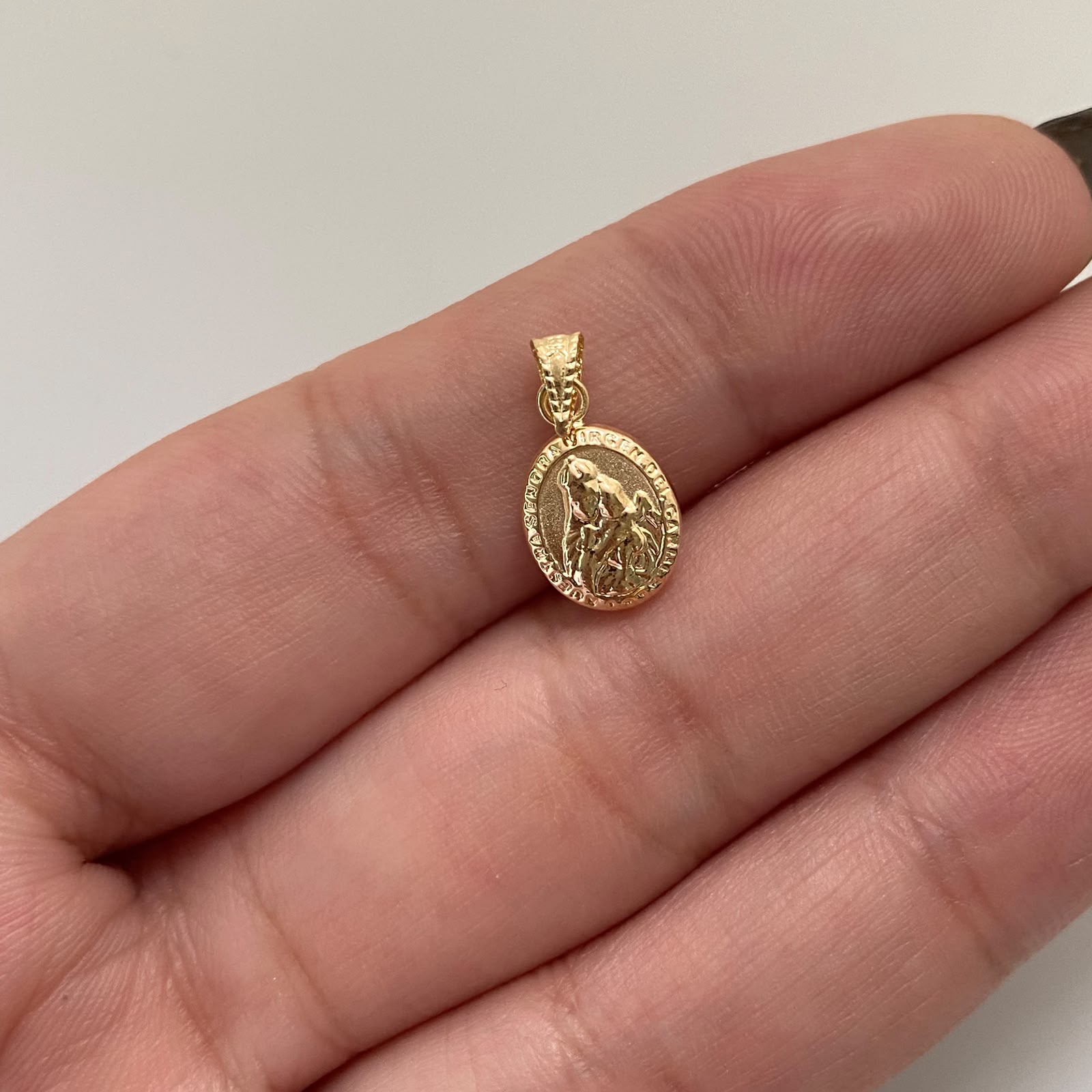 Dije Virgen del Carmen Oro amarillo 18k 0,5 Gr / 8,3 mm / 1,8 Cm