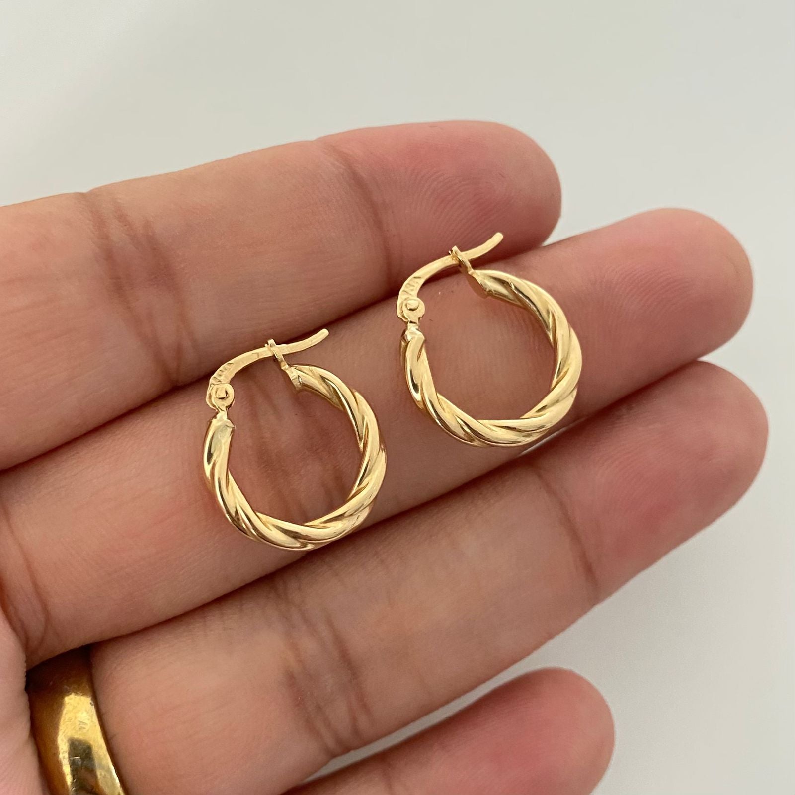 Candonga entorchada tipo trenzada Oro amarillo 18k 1,5 Gr / 1,6 Cm