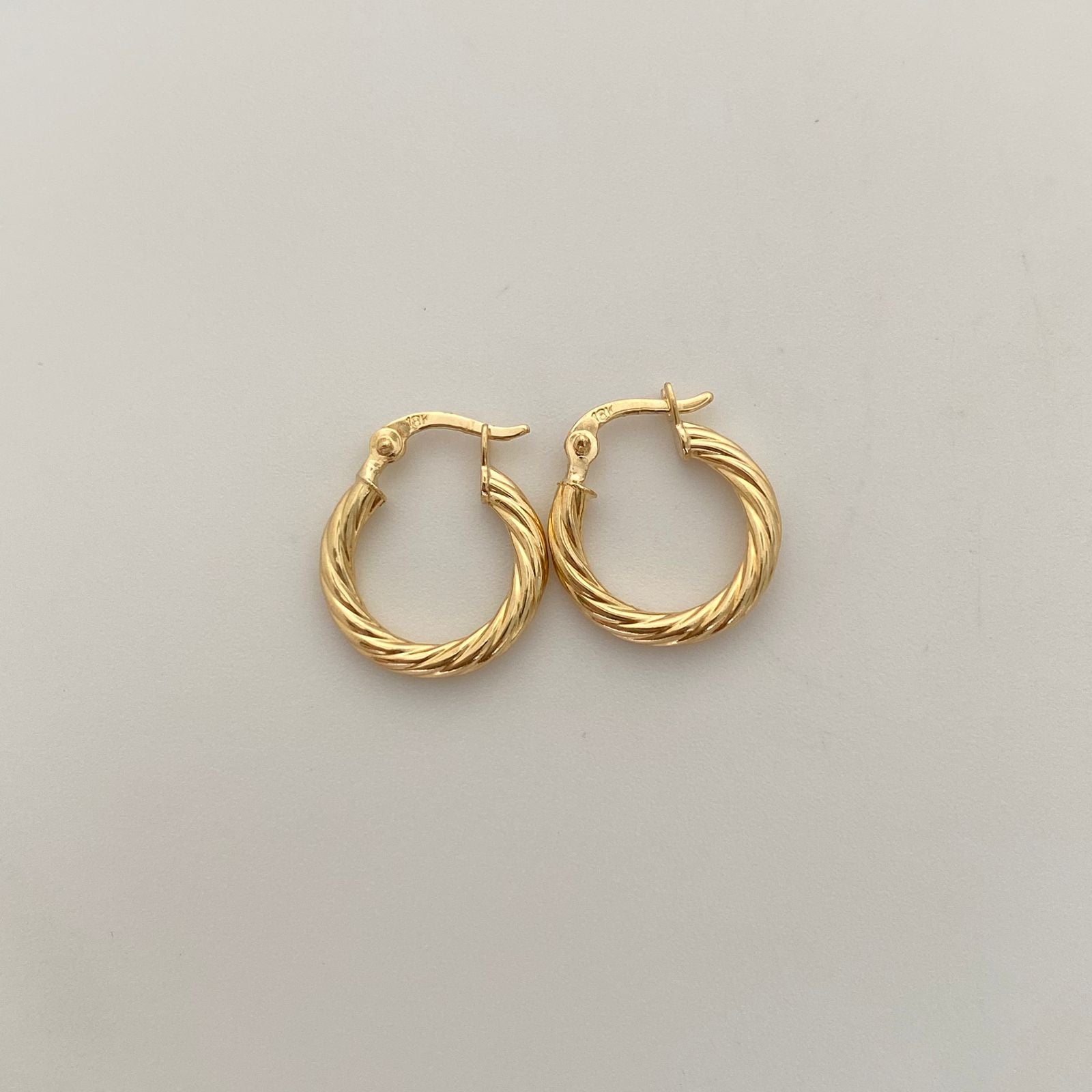 Candonga Entorchada Oro amarillo 18k 1,15 Gr / 1,5 Cm