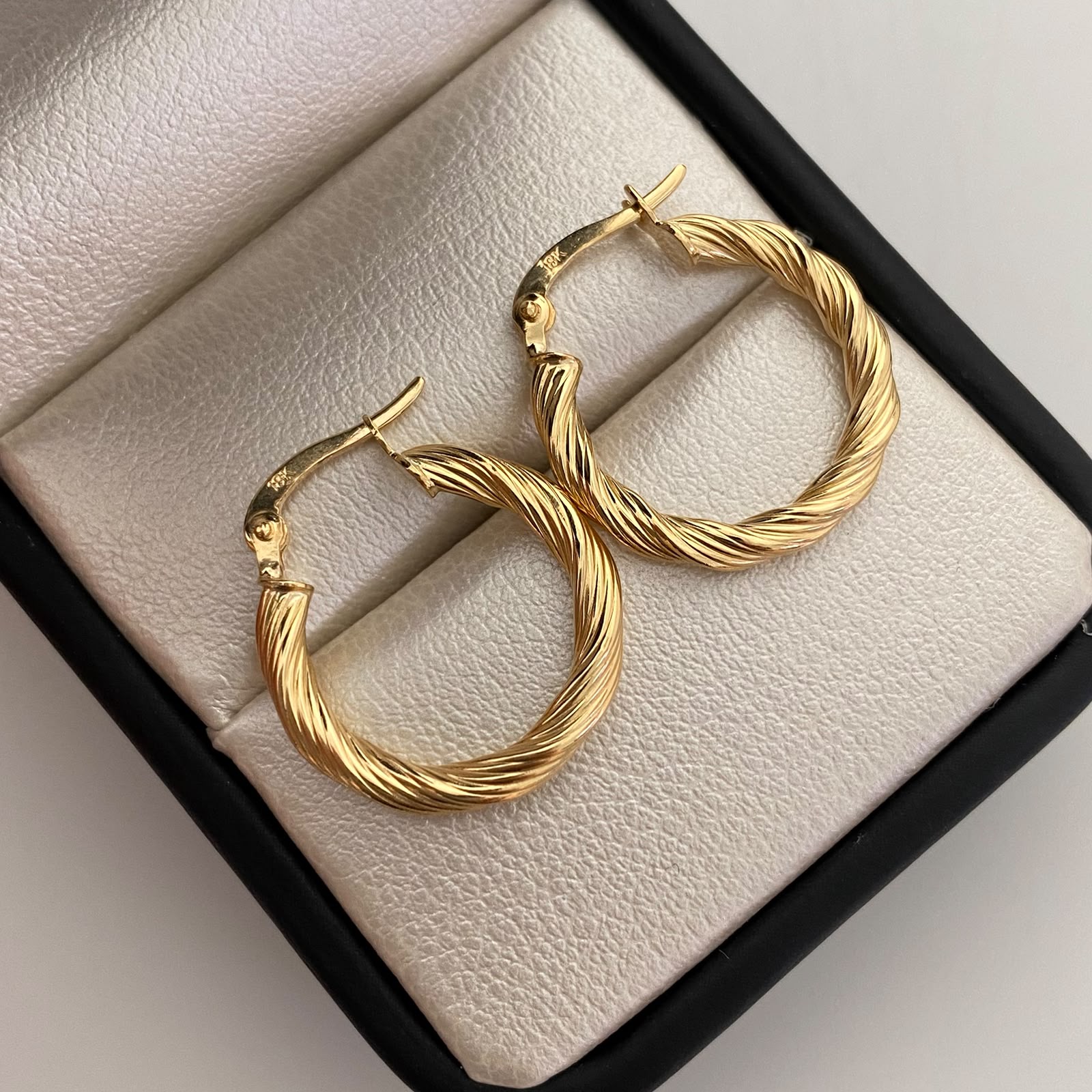 Candonga Entorchada Oro amarillo 18k 1,7 Gr / 2,2 Cm