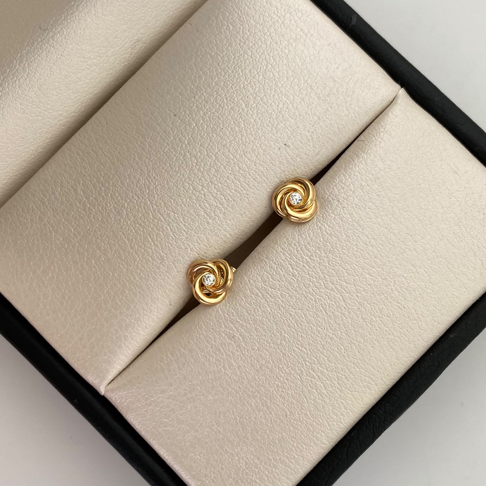 Topos Nudo Circon Oro amarillo 18k 0,7 Gr / 6,6 mm