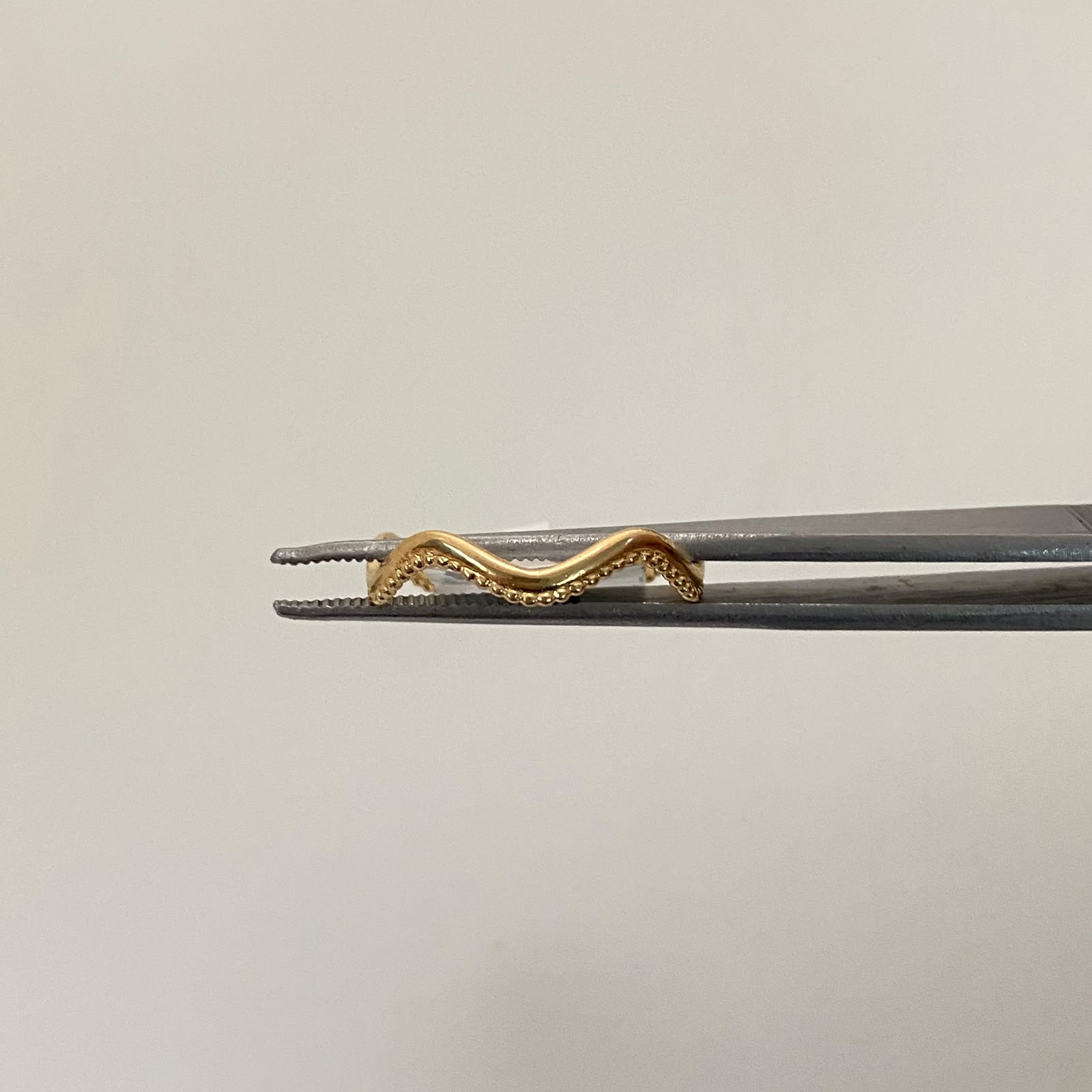 Anillo Ondas Oro amarillo 18k / Talla 7 1/2 / 1,6 Gr / 2 mm