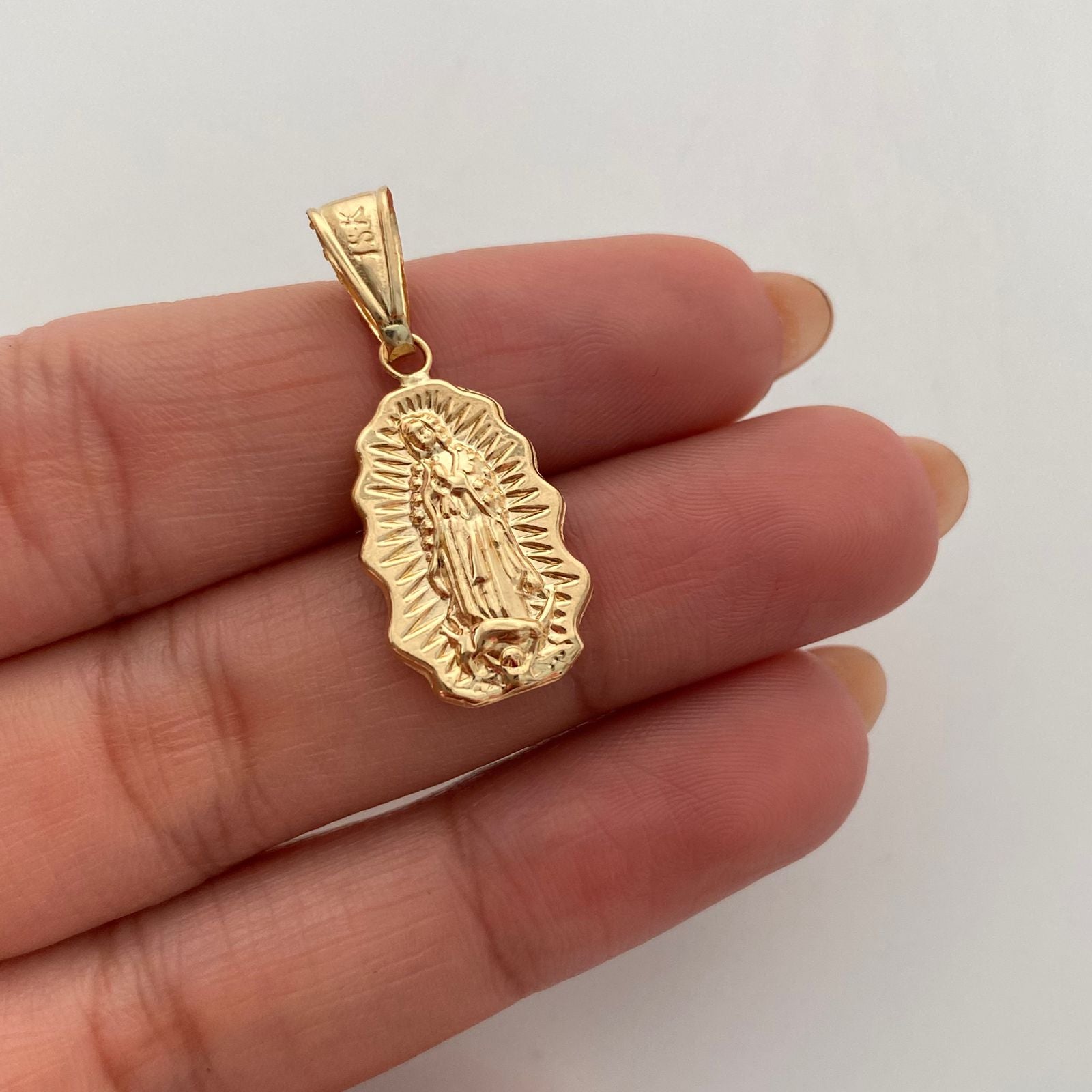 Dije Guadalupe silueta Oro amarillo 18k 1,3 Gr / 12,8 mm / 3 Cm