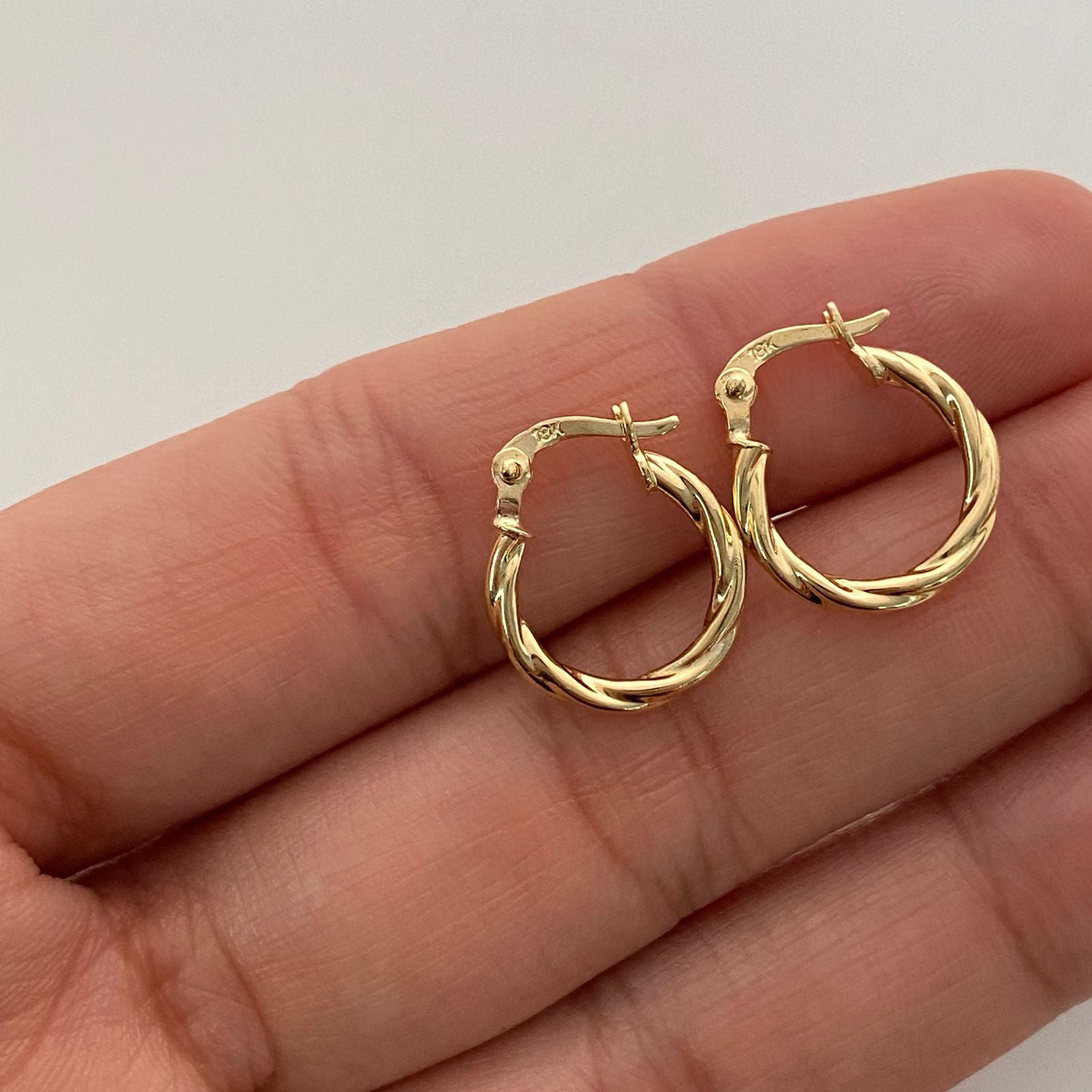 Candonga entorchada Oro amarillo 18k 1,10 Gr / 1,5 Cm