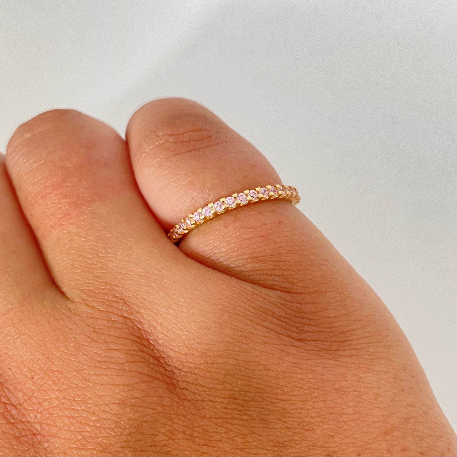 Anillo fila circones rosa Oro amarillo 18k / Talla 7 / 1,55 Gr