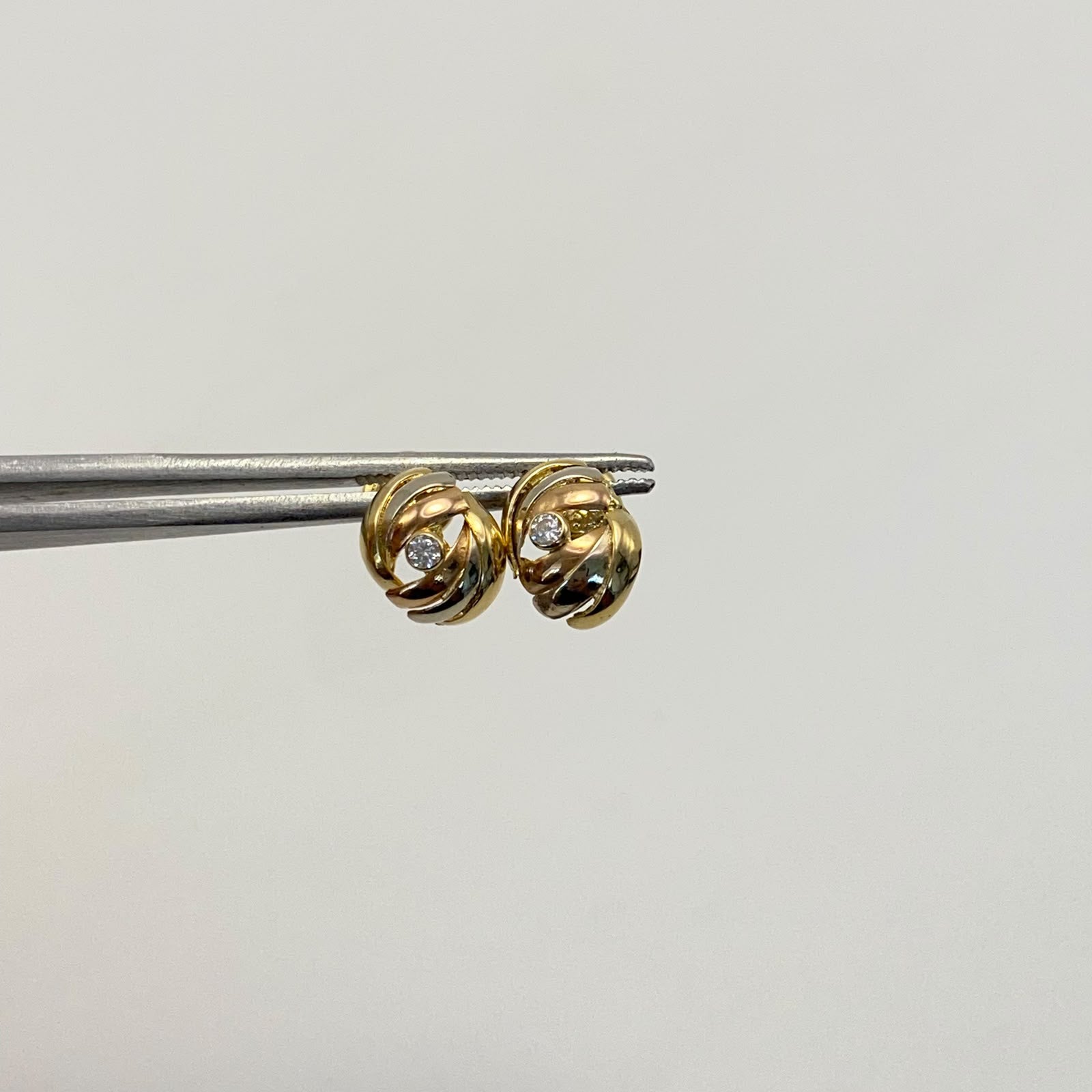 Topos Nudo doble circon Tres oros 18k 1,6 Gr / 9,3 mm