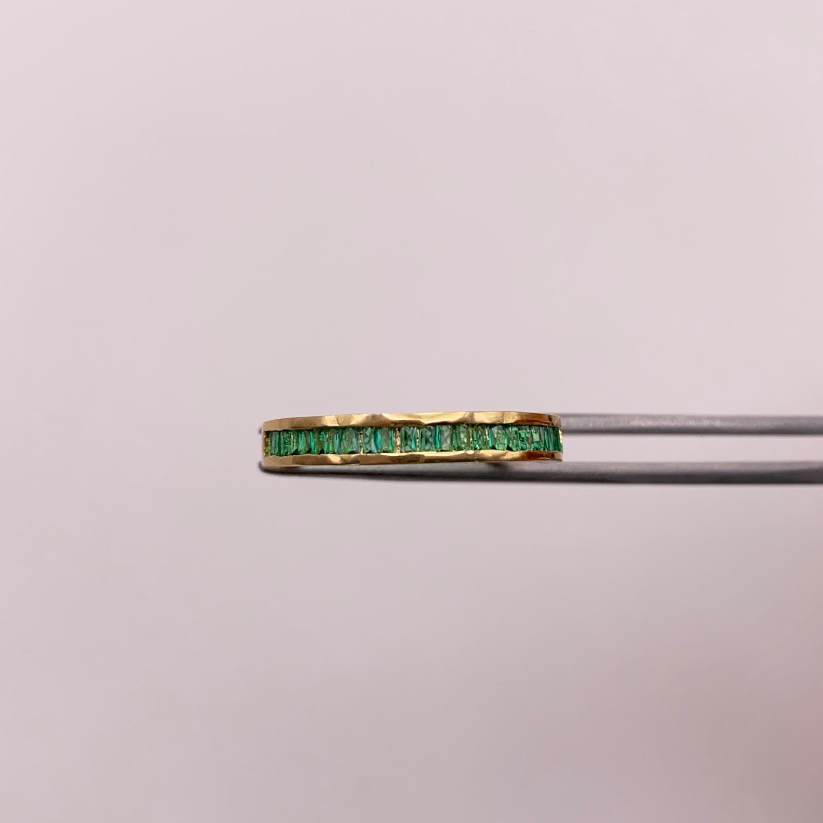 Anillo churumbela circones verdes Oro amarillo 18k / Talla 8 / 2,35 Gr / 2,03 mm