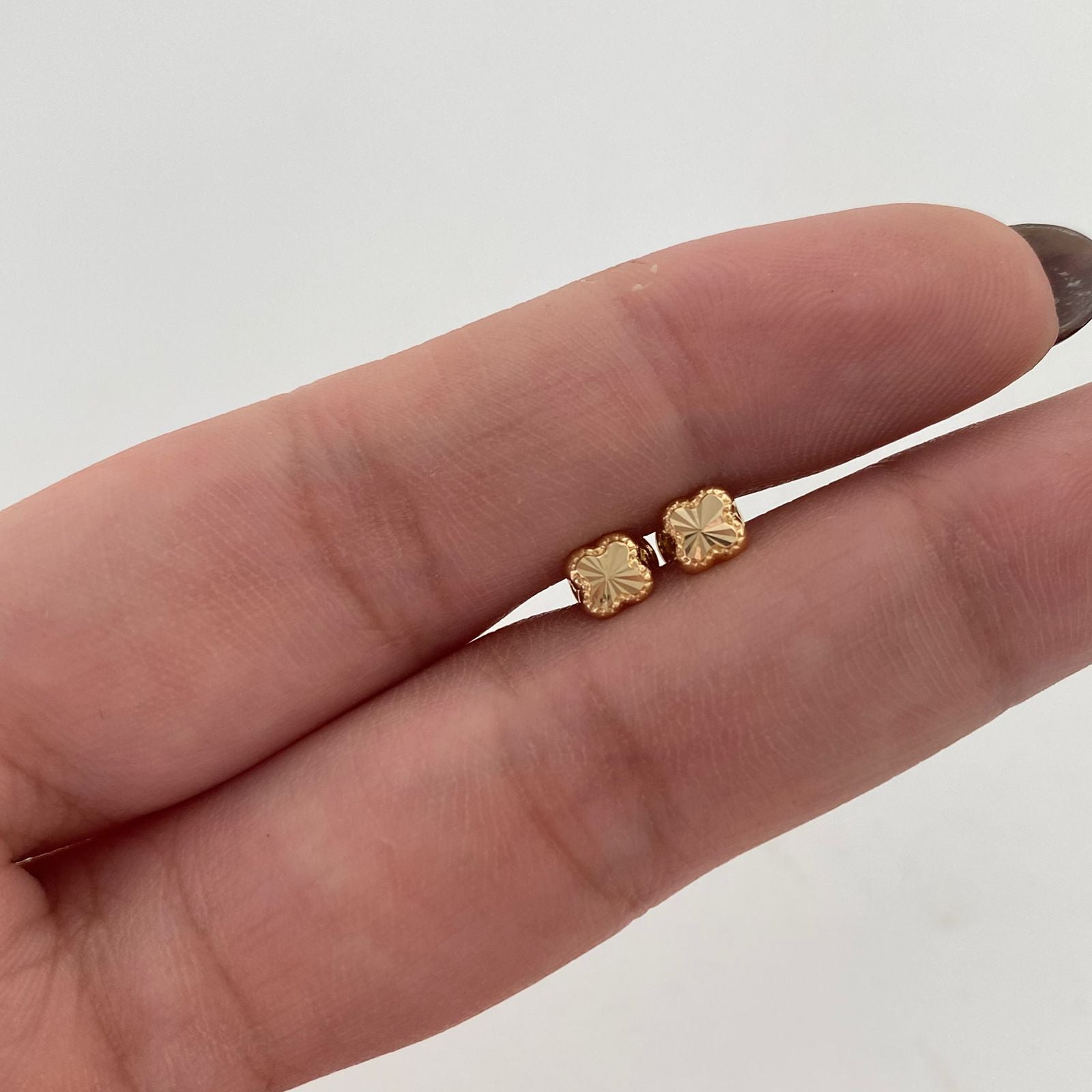 Topos Trebol Diamantado Oro amarillo 18k 0,5 Gr / 4,5 mm
