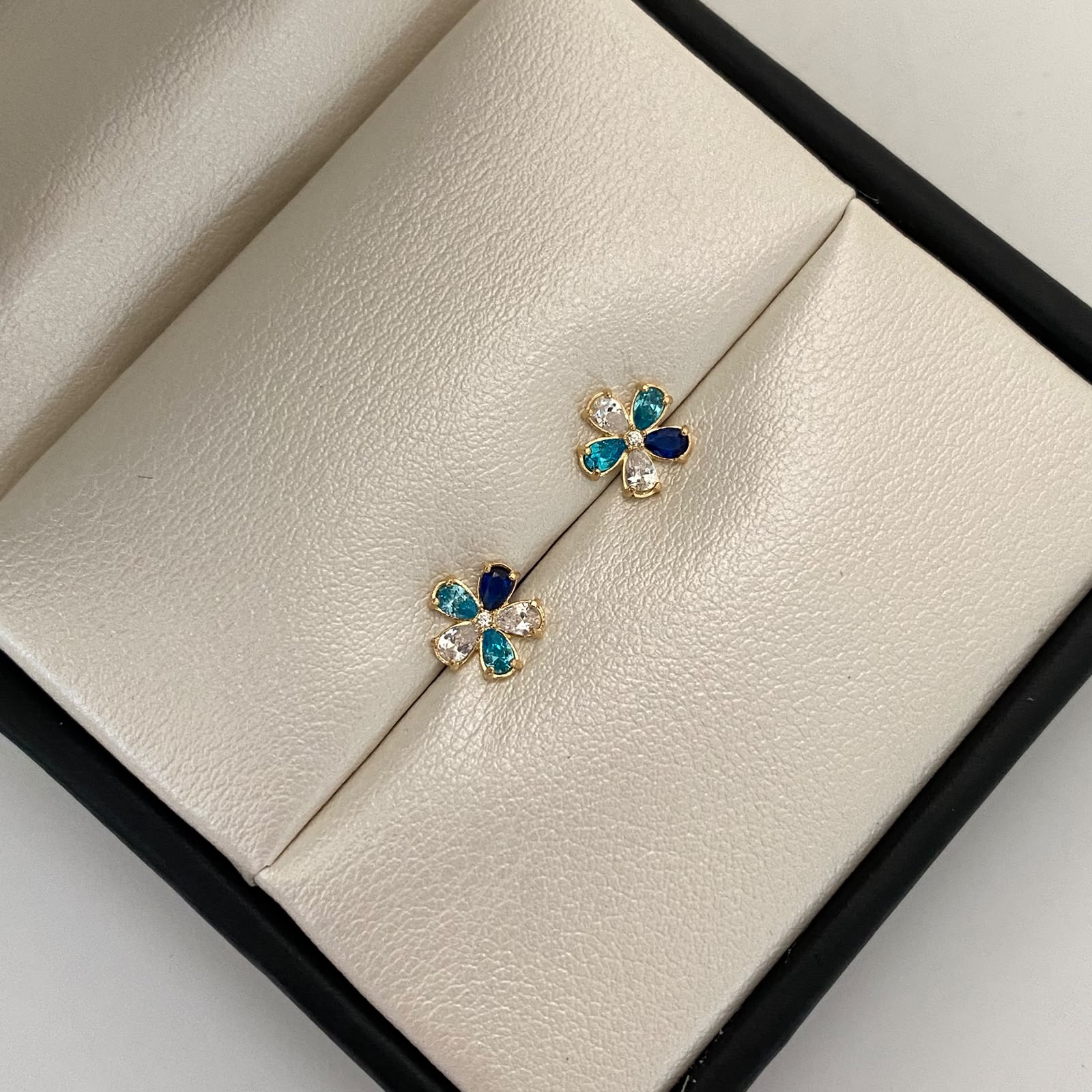 Topos flor circones azules Oro amarillo 18k 1 Gr / 8 mm