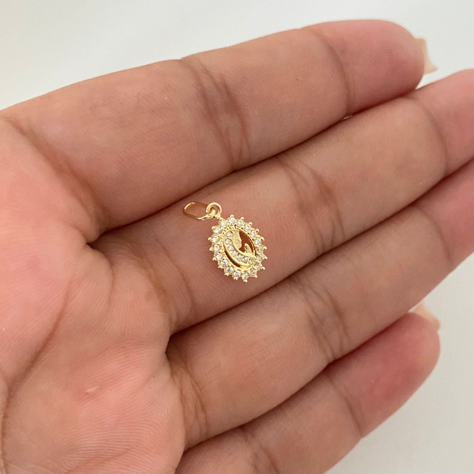 Dije virgen orando casting Oro amarillo 18k 0,7 Gr / 1,5 Cm