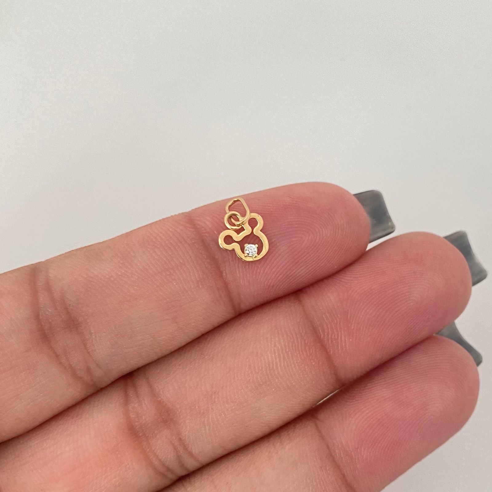 Dije silueta mickey punto circon Oro amarillo 18k 0,30 Gr / 1,0 Cm