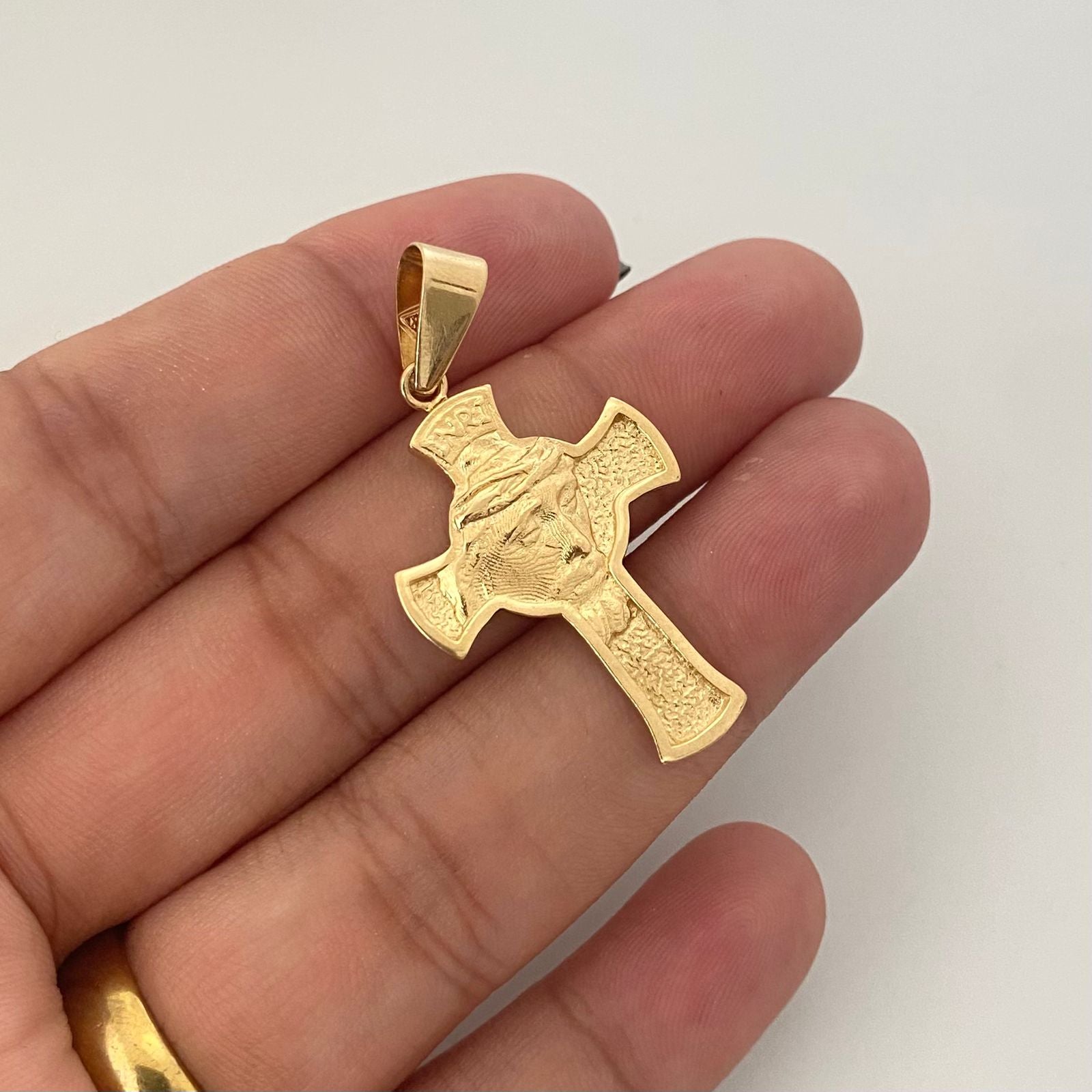 Dije cruz centro cristo inri Oro amarillo 18k 6,50 Gr / 4,0 Cm