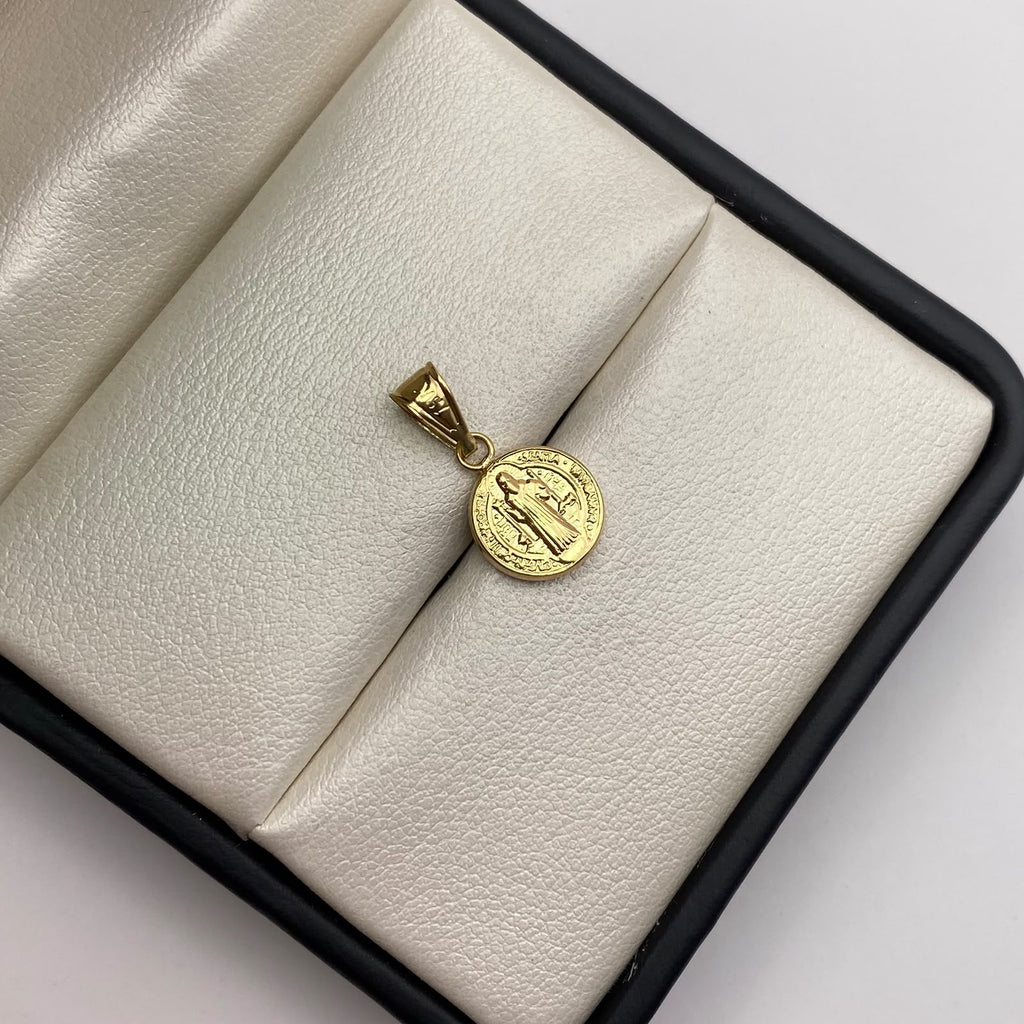Dije San benito Oro amarillo 18k 0,55 Gr / 10,2 mm / 1,9 Cm