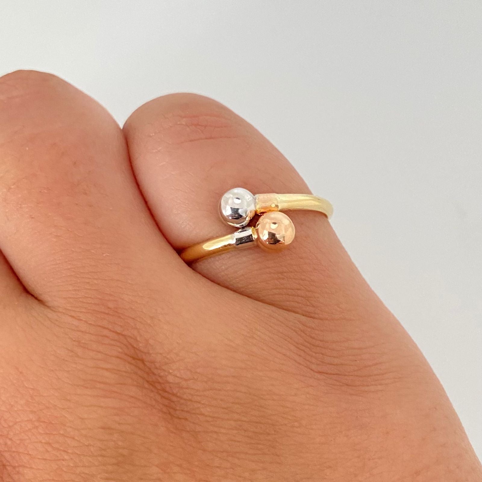 Anillo tu y yo balines lisos Tres oros 18k / Talla 9 1/2 / 1,05 Gr