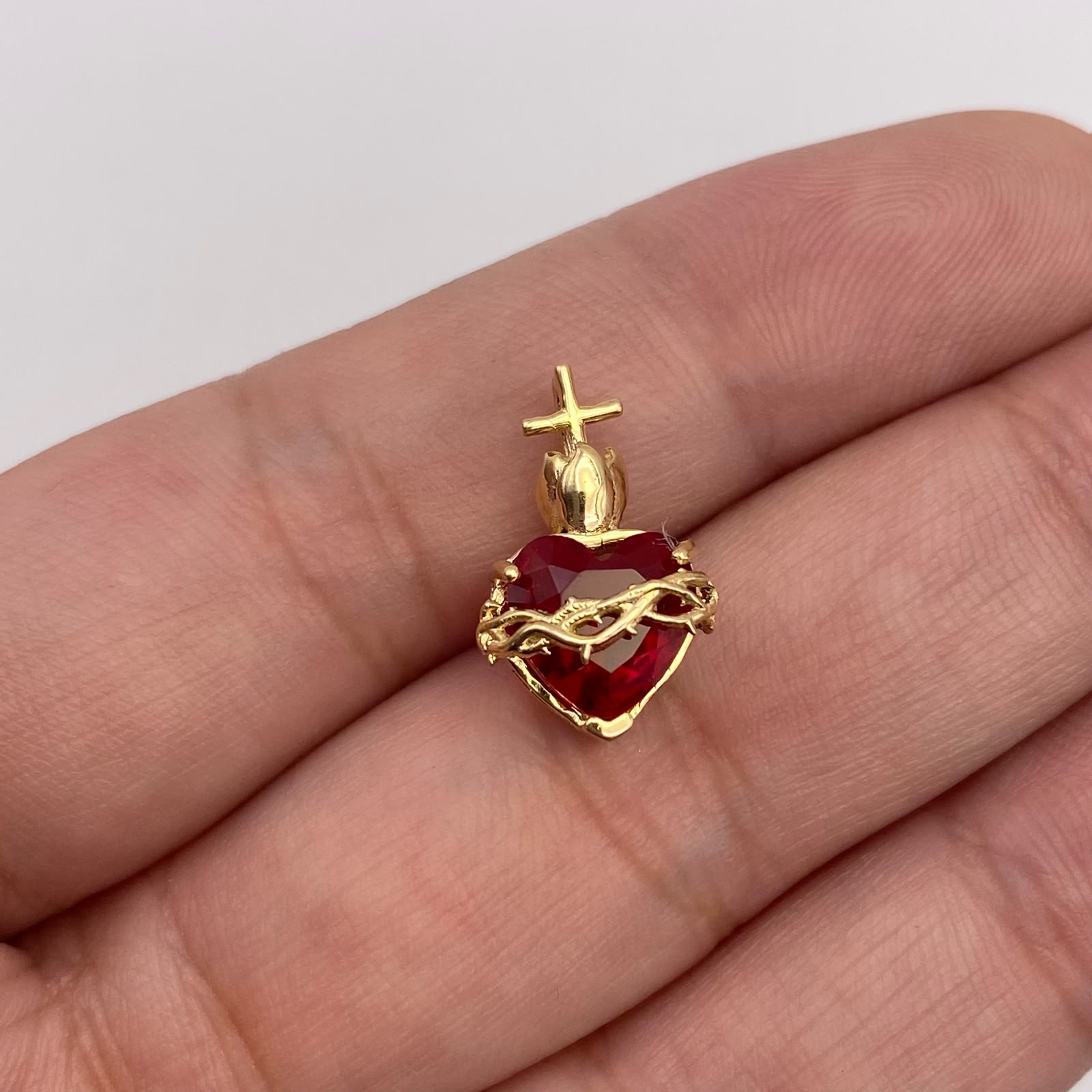 Dije sagrado corazón Oro amarillo 18k 1,72 Gr / 10,7 mm / 1,5 Cm