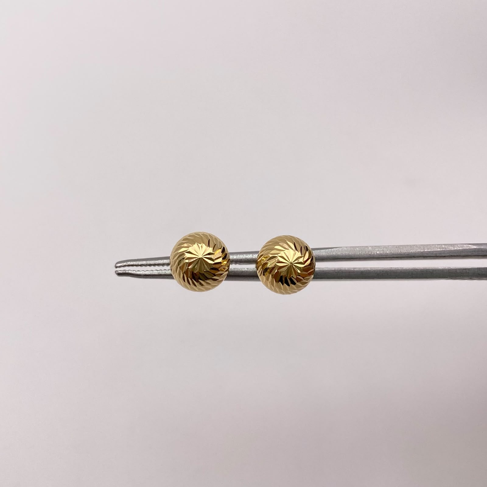 Topos bola diamantada 8mm Oro amarillo 18k 1,05 Gr