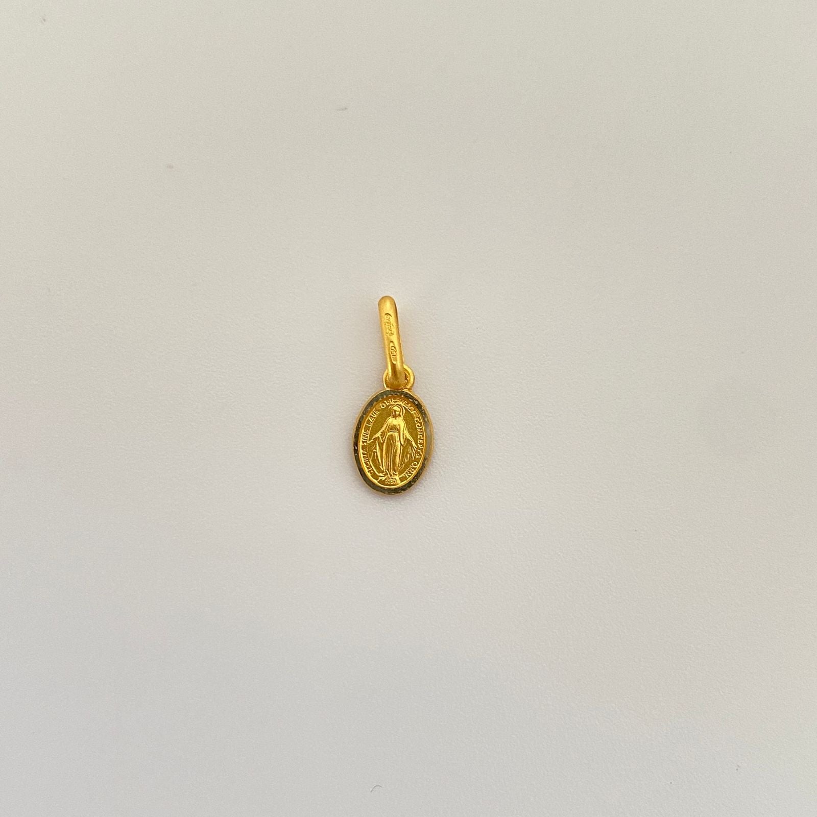 Dije It virgen milagrosa matte  Oro amarillo 18k +4 / 0,55 Gr / 1,5 Cm