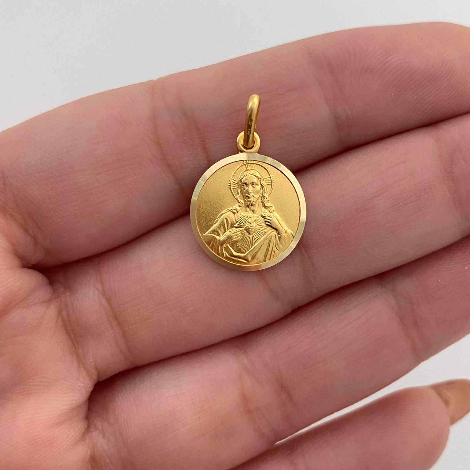 Dije It Dije redondo Virgen del Carmen y Sagrado Corazon Oro amarillo 18k +4 / 2,35 Gr / 13,8 mm / 2 Cm