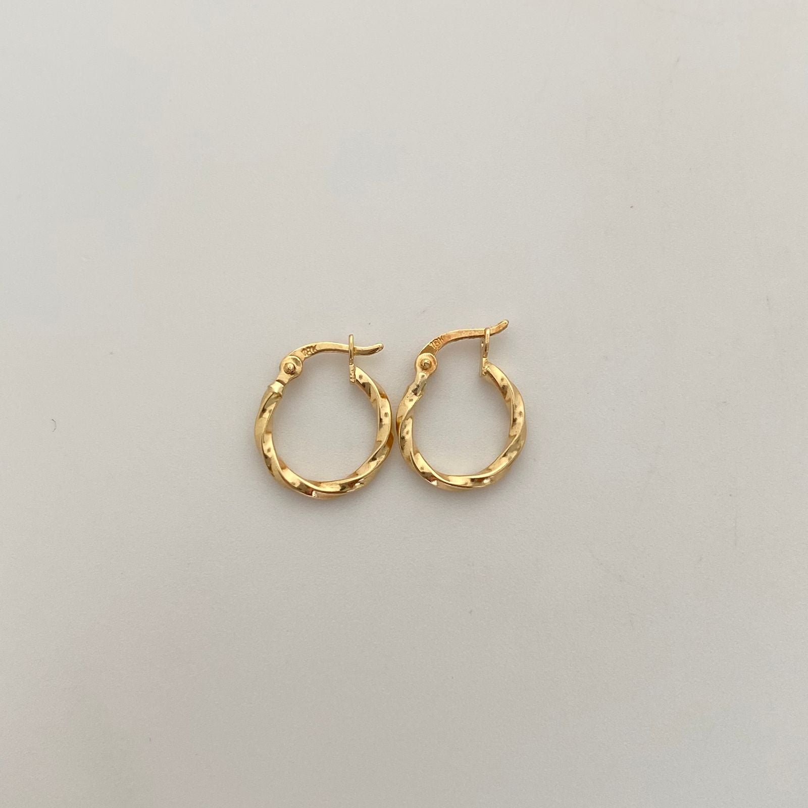 Candonga Entorchada Oro amarillo 18k 0,85 Gr / 1,5 Cm