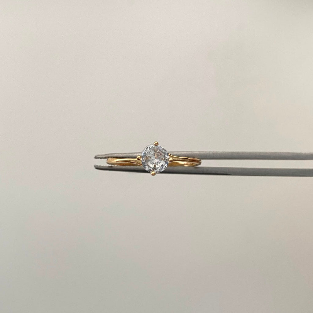 Anillo Solitario Oro amarillo 18k / Talla 7 / 1,3 Gr / 1,6 mm