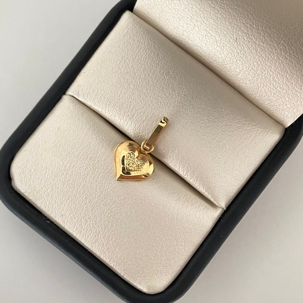 Dije corazon fondo mate Oro amarillo 18k 0,50 Gr / 1,8 Cm