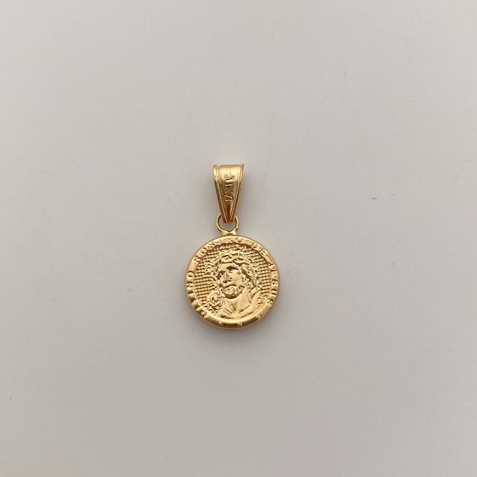 Dije Rostro de Jesus redondo Oro amarillo 18k 0,85 Gr / 12,4 mm / 2 Cm