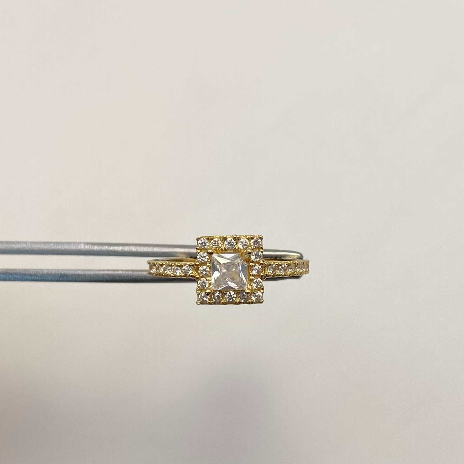 Anillo Solitario Casting Oro amarillo 18k / Talla 6 / 2,45 Gr / 1,7 mm