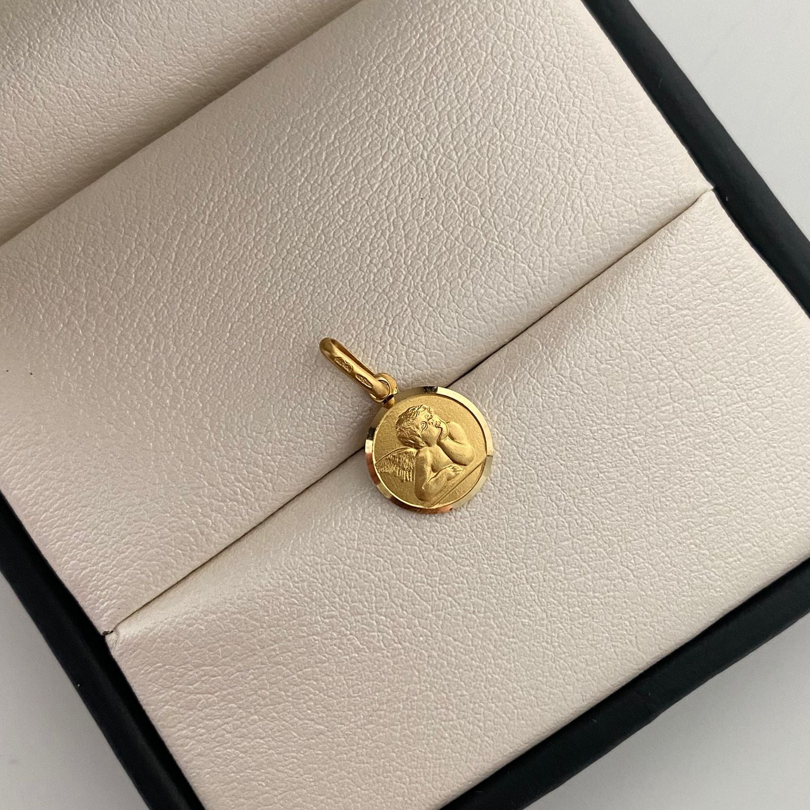 Dije It Angel Oro amarillo 18k +4 / 1,25 Gr / 10 mm / 1,5 Cm