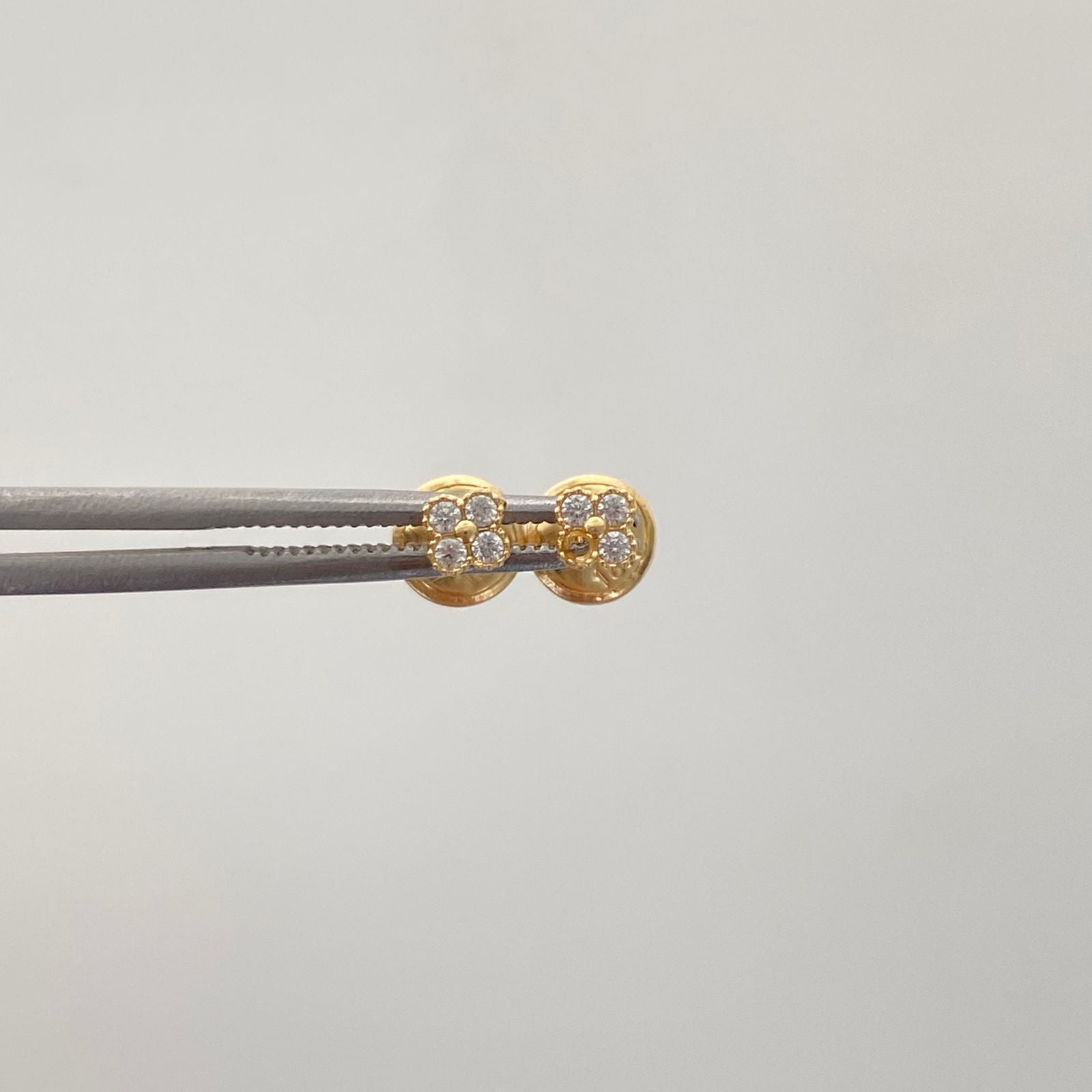 Topos mini flor con circones blancos  Oro amarillo 18k 0,45 Gr / 3,27 mm