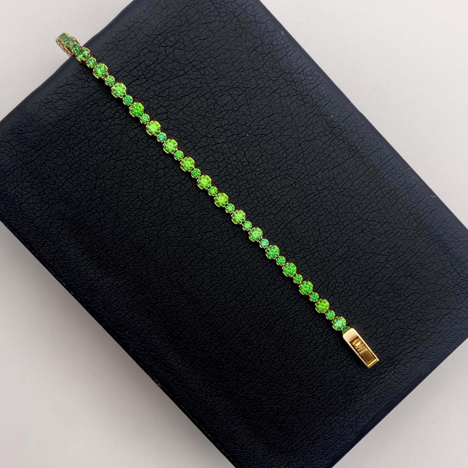 Pulso It circones verdes Oro amarillo 18k 3,97 Gr / 3,1 mm / 17,5 Cm