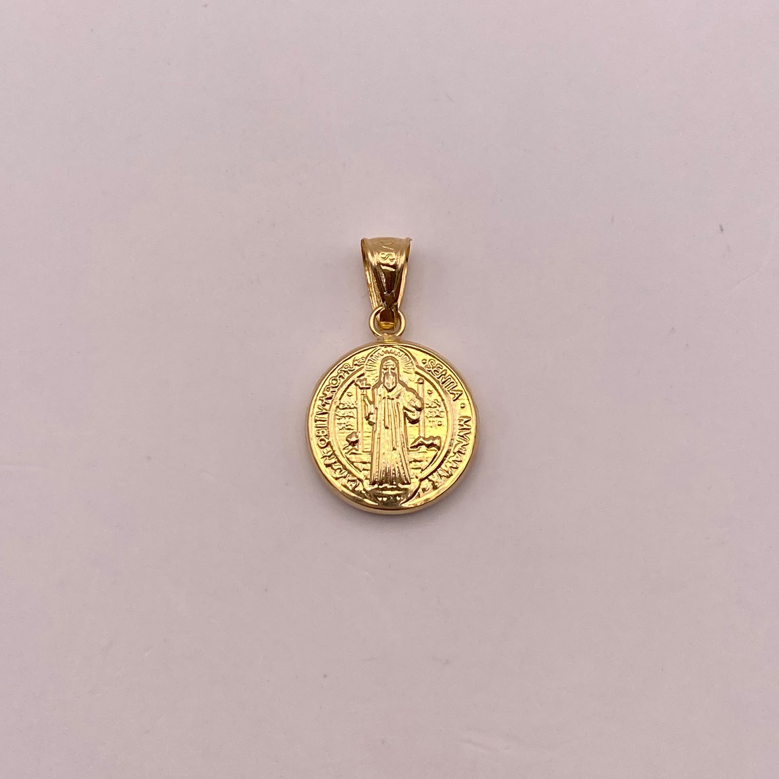 Dije San benito Oro amarillo 18k 0,87 Gr / 14,1 mm / 2,3 Cm