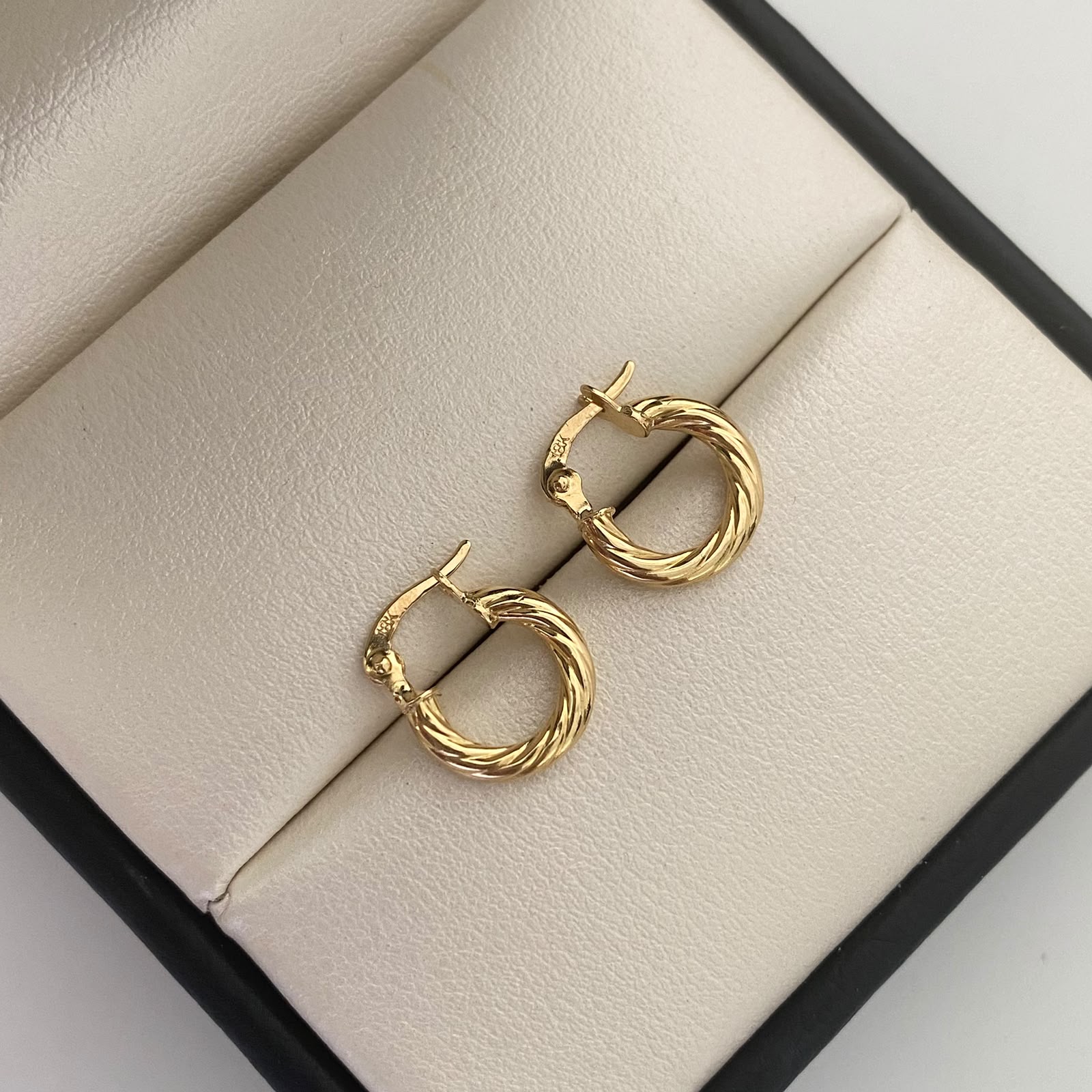 Candonga Entorchada Oro amarillo 18k 1,05 Gr / 1,4 Cm