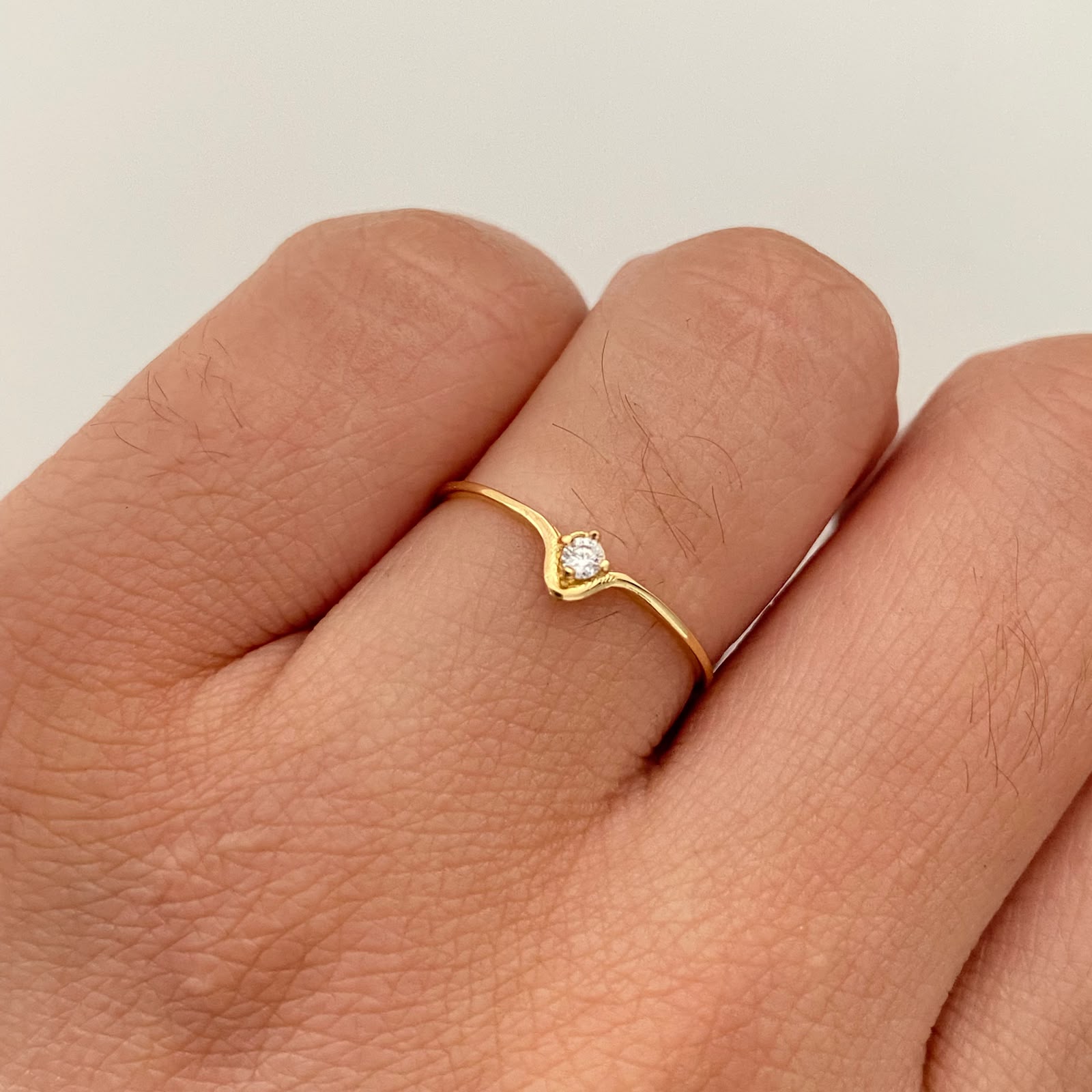Anillo Solitario Oro amarillo 18k / Talla 6 / 0,55 Gr / 0,7 mm