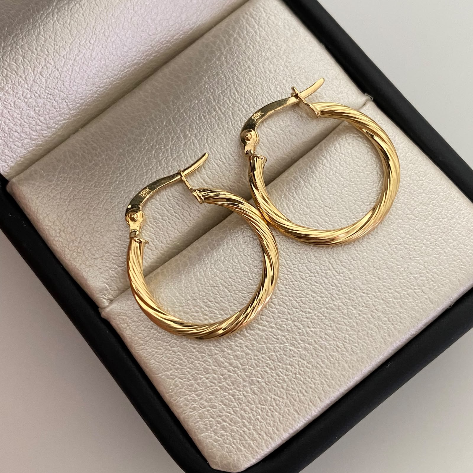 Candonga Entorchada Oro amarillo 18k 1,3 Gr / 2 Cm