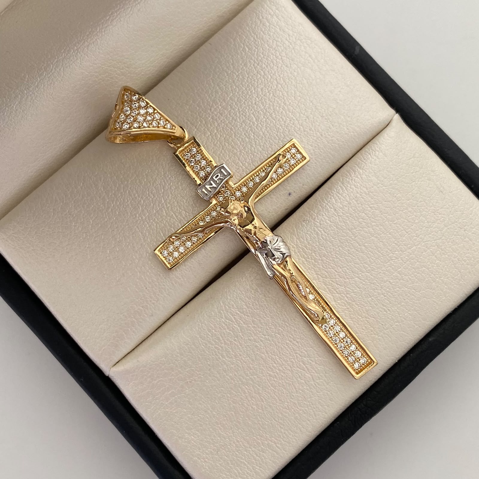 dije cruz cristo casting oro amarillo y Oro blanco 18k 6,85 gr / 28,2 mm / 5,6 cm