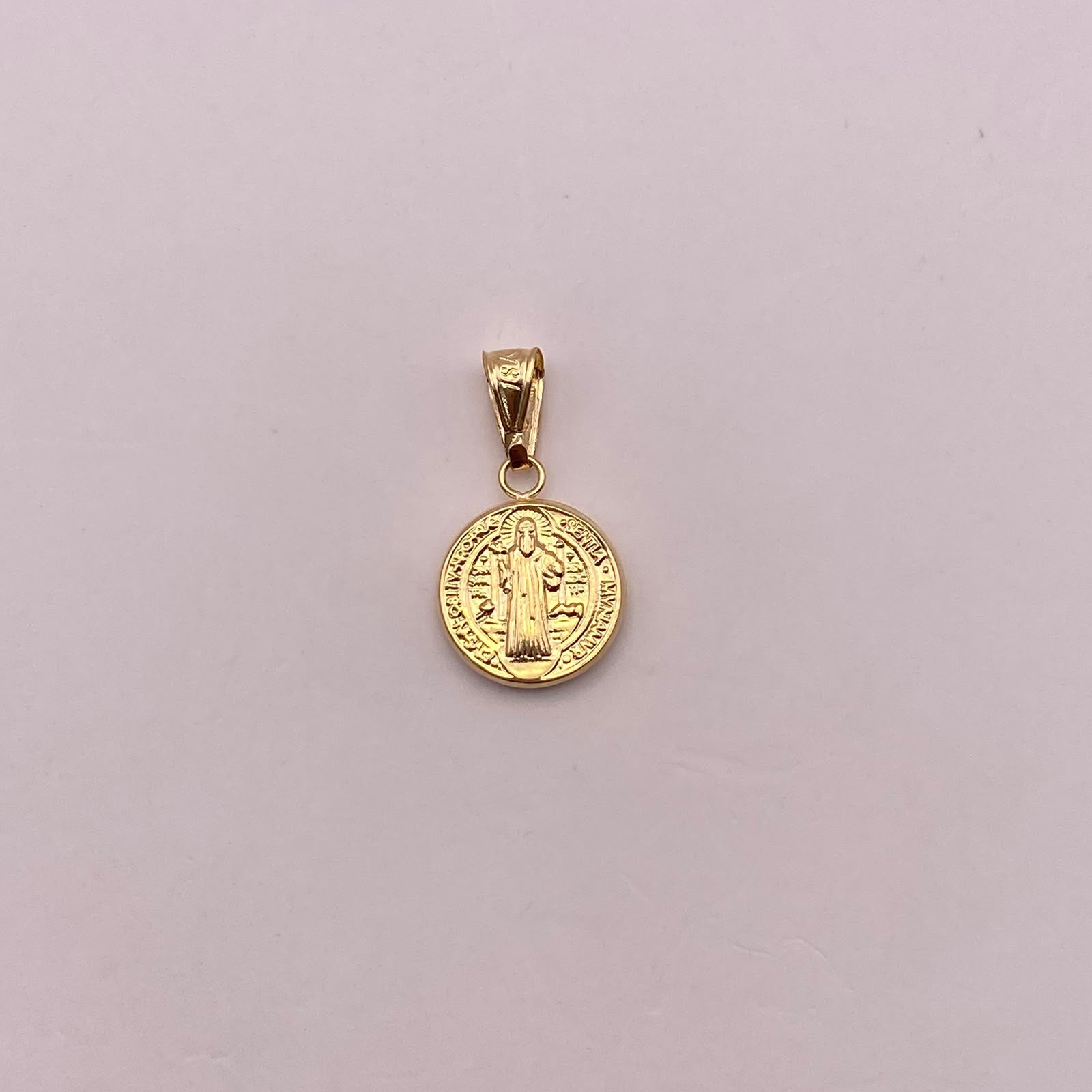 Dije San benito Oro amarillo 18k 0,7 Gr / 11,9 mm / 2,1 Cm